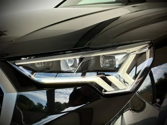 Audi Q3 view 6