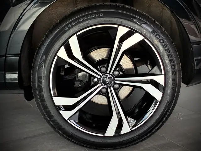 Audi Q3 view 10