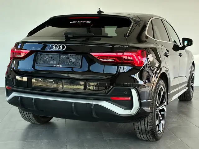 Audi Q3 view 15