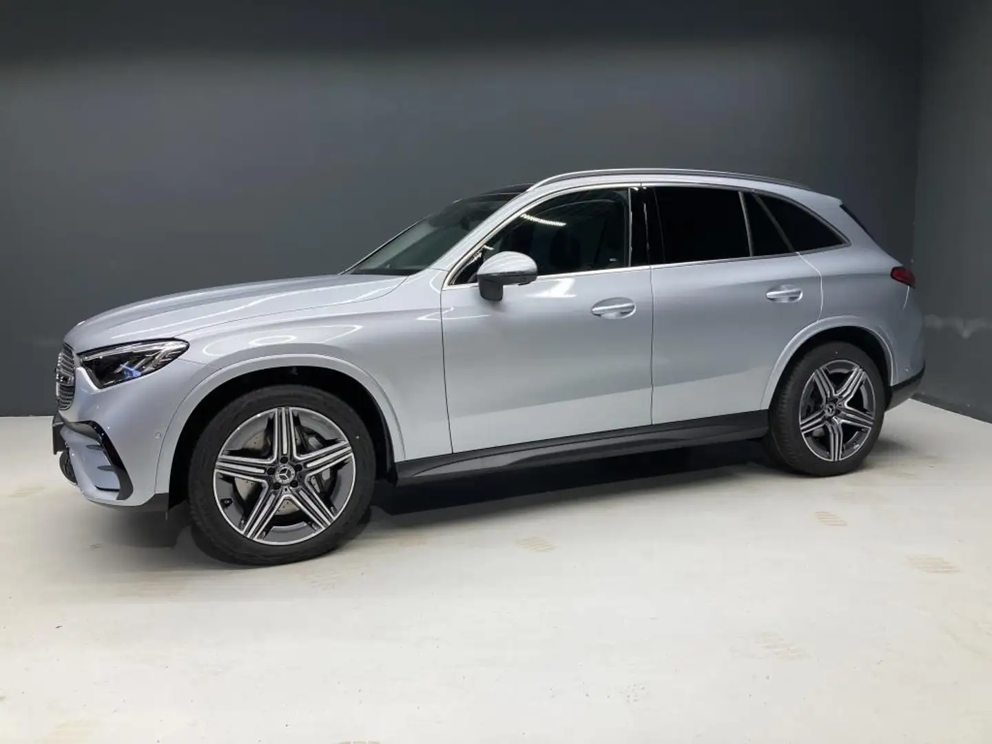 Mercedes-Benz GLC 220 d 4M +AMG+MBUX+Sportausp.+PANO+KAMERA Silber - 1