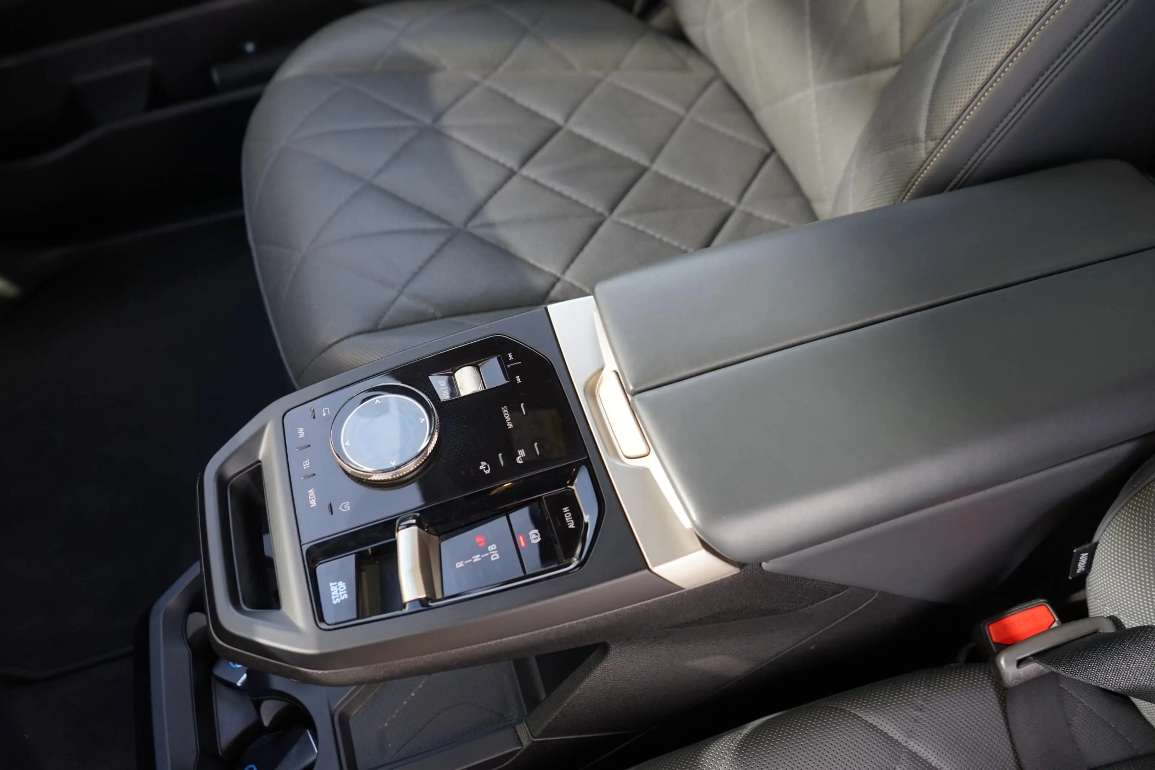 BMW iX xDrive50 112 kWh M-Sport |Individual Storm Bay|B&W — photo 25