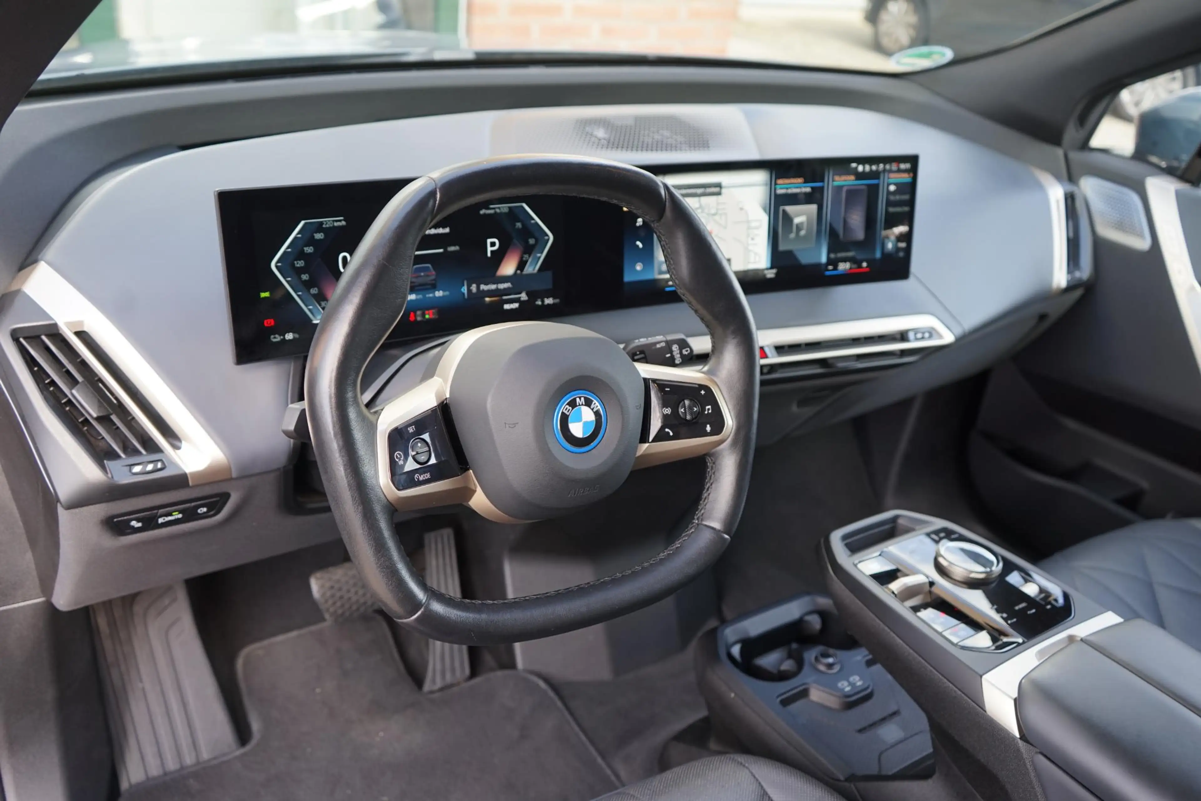 BMW iX xDrive50 112 kWh M-Sport |Individual Storm Bay|B&W — photo 19