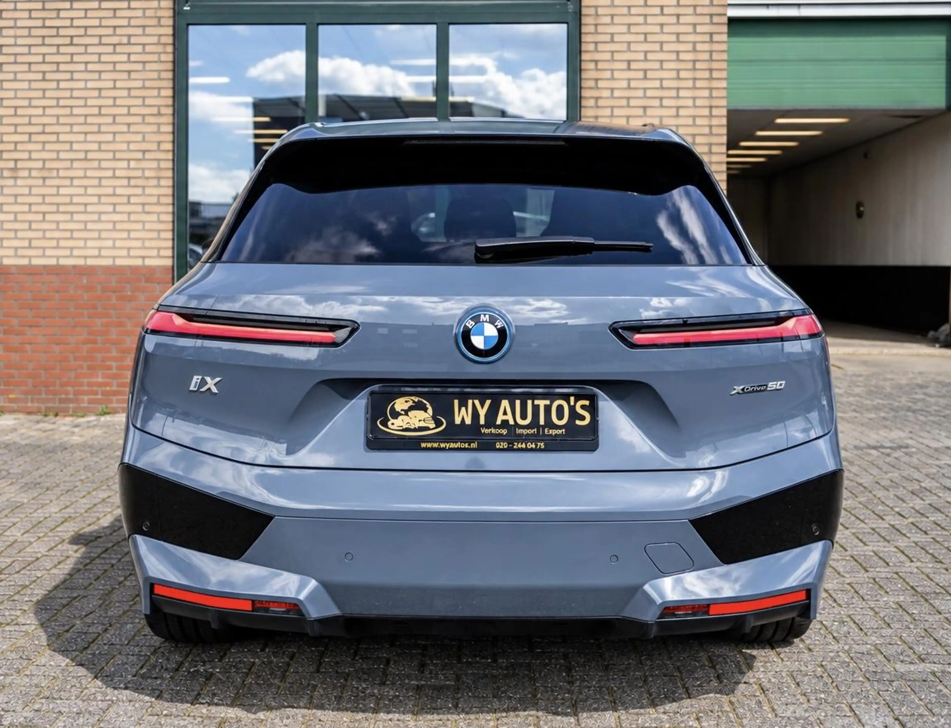 BMW iX xDrive50 112 kWh M-Sport |Individual Storm Bay|B&W — photo 8