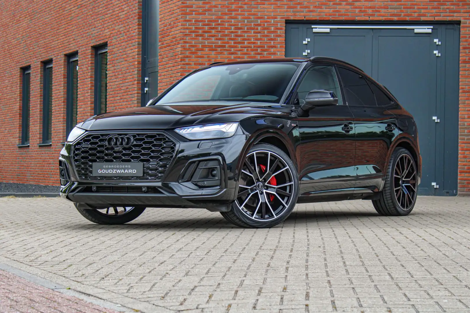 Audi Q5 Sportback 55 TFSI e S edition | Pano | Luchtvering Zwart - 1