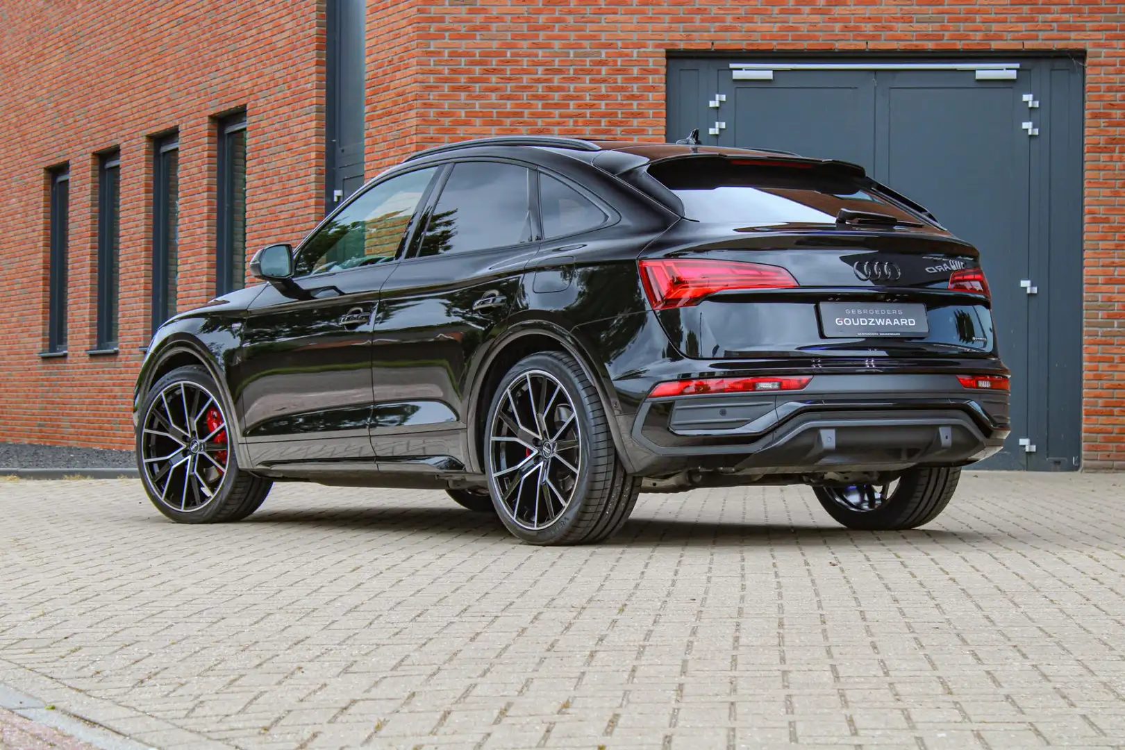 Audi Q5 Sportback 55 TFSI e S edition | Pano | Luchtvering Zwart - 2