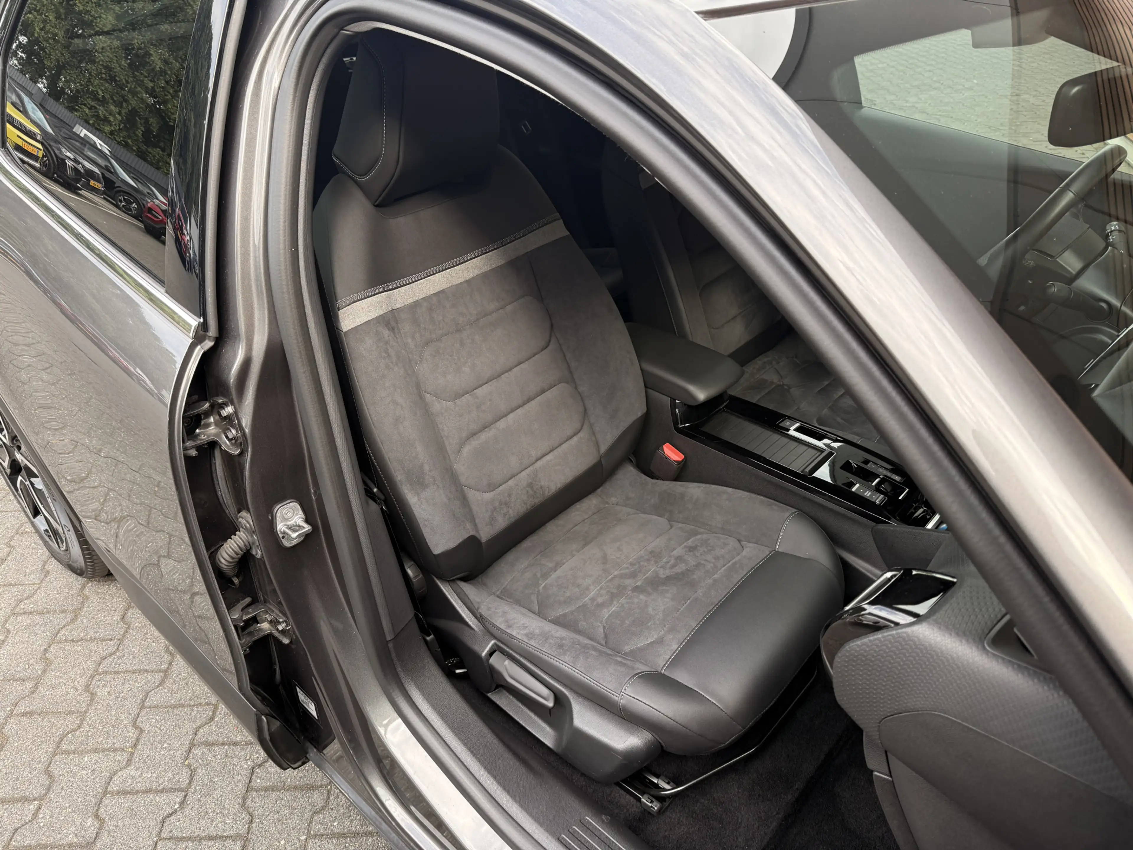 Citroen E-C4 Electric Max 50 kWh Navi / Carplay/ HUD / Camera / winterpa — photo 42
