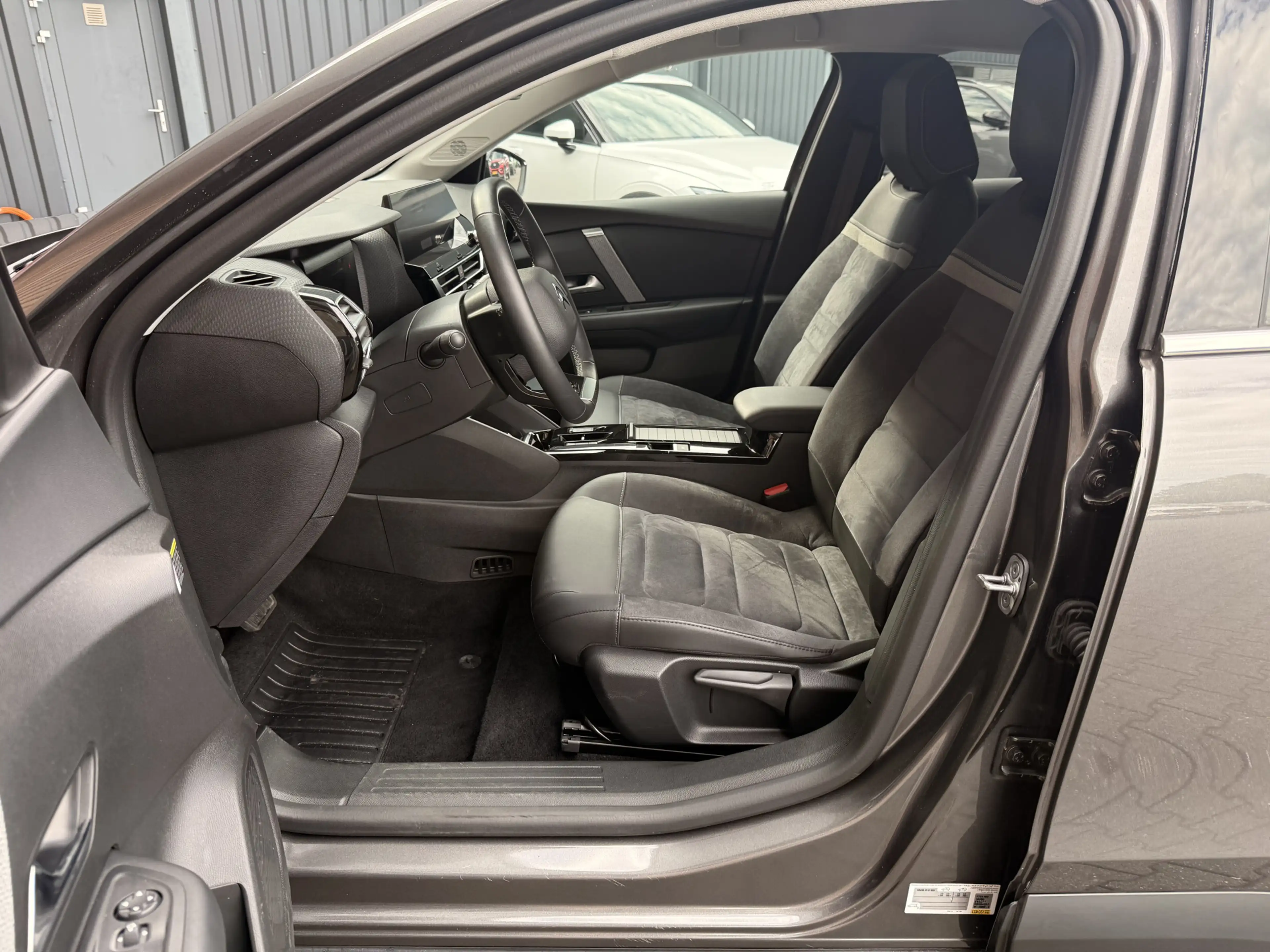 Citroen E-C4 Electric Max 50 kWh Navi / Carplay/ HUD / Camera / winterpa — photo 39