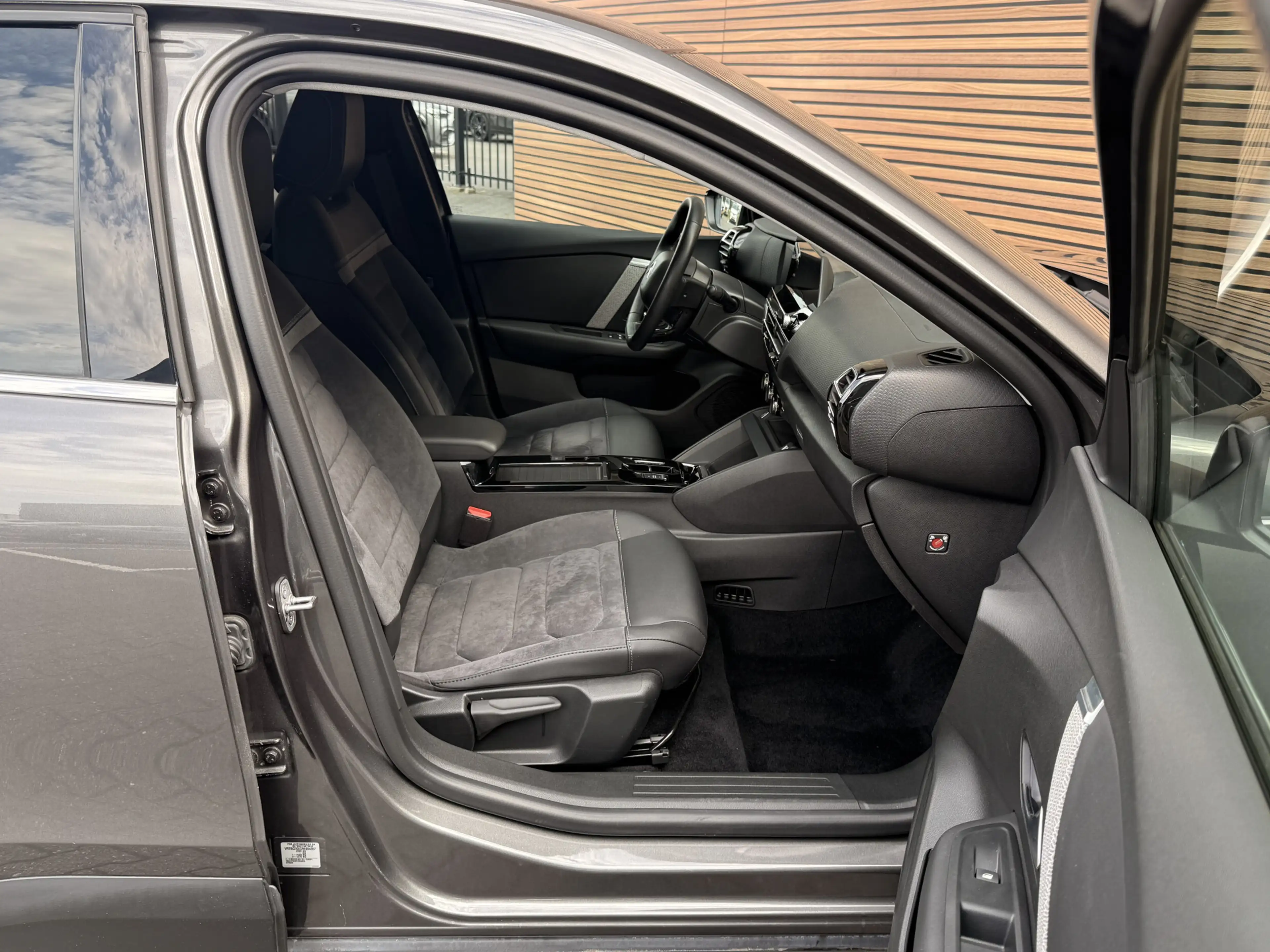 Citroen E-C4 Electric Max 50 kWh Navi / Carplay/ HUD / Camera / winterpa — photo 43