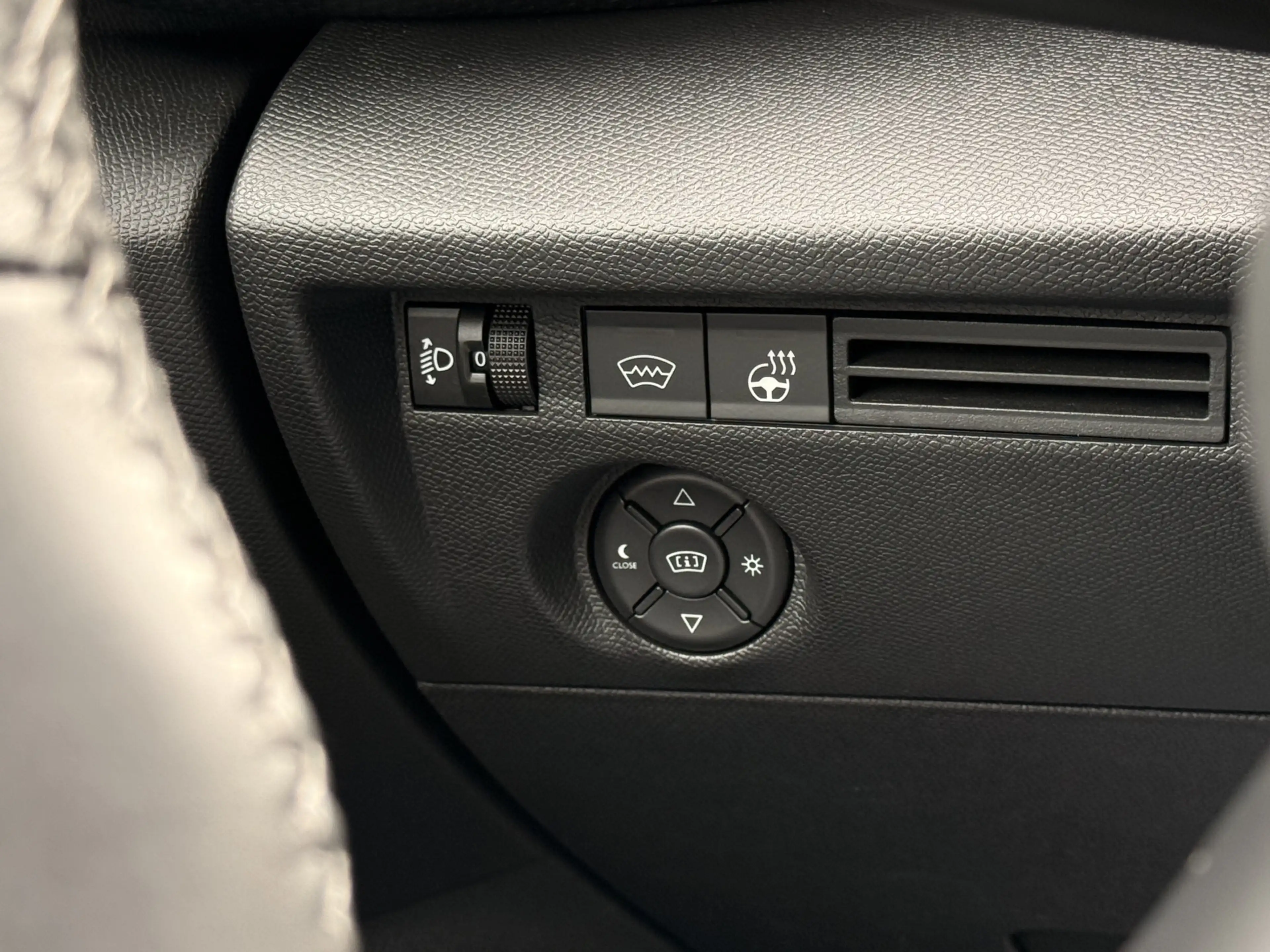 Citroen E-C4 Electric Max 50 kWh Navi / Carplay/ HUD / Camera / winterpa — photo 40