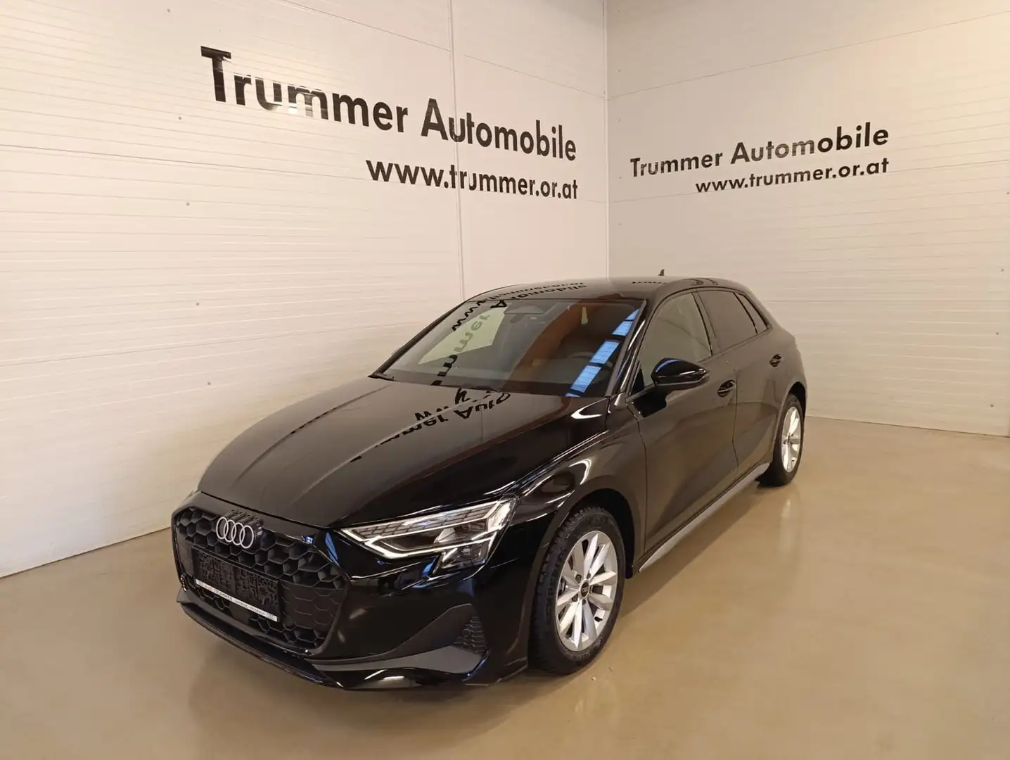 Audi A3 30 TFSI Schwarz - 2