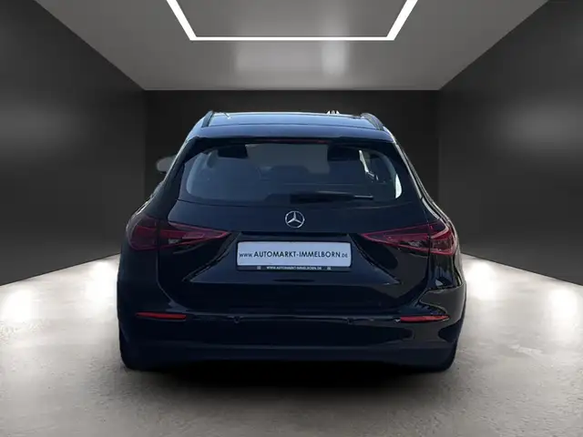 Mercedes-Benz C-Class view 9