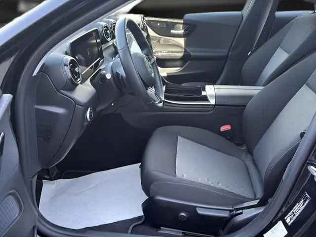 Mercedes-Benz C-Class view 13