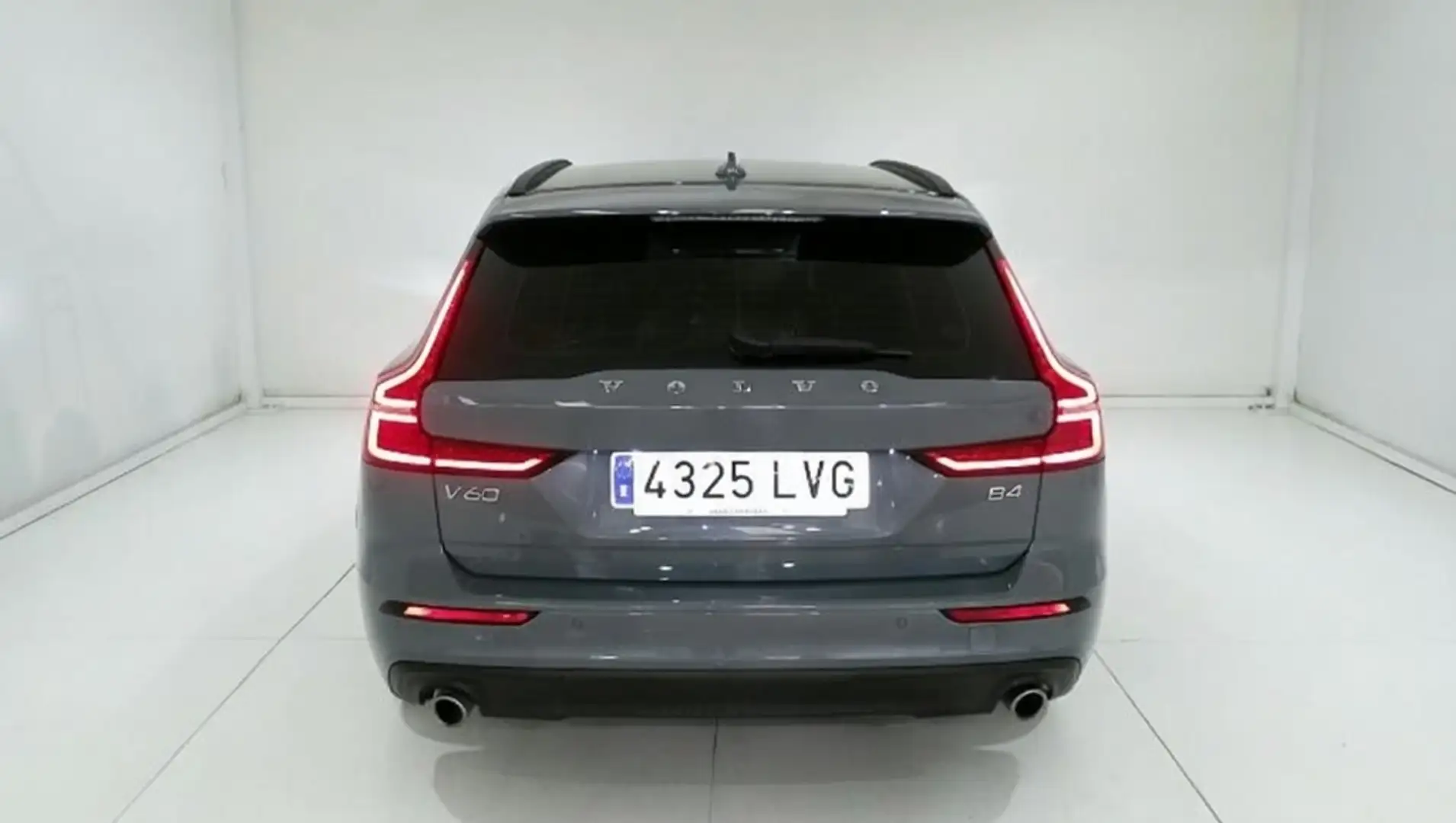 Volvo V60 B4 Momentum Pro Aut. - 2
