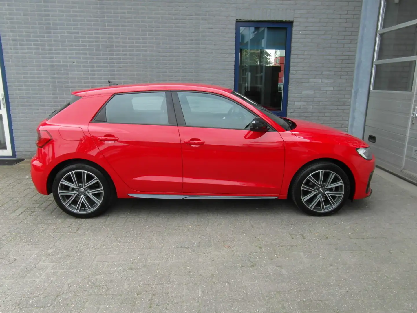 Audi A1 Sportback 30 TFSI epic Inclusief Afleveringskosten Rood - 2