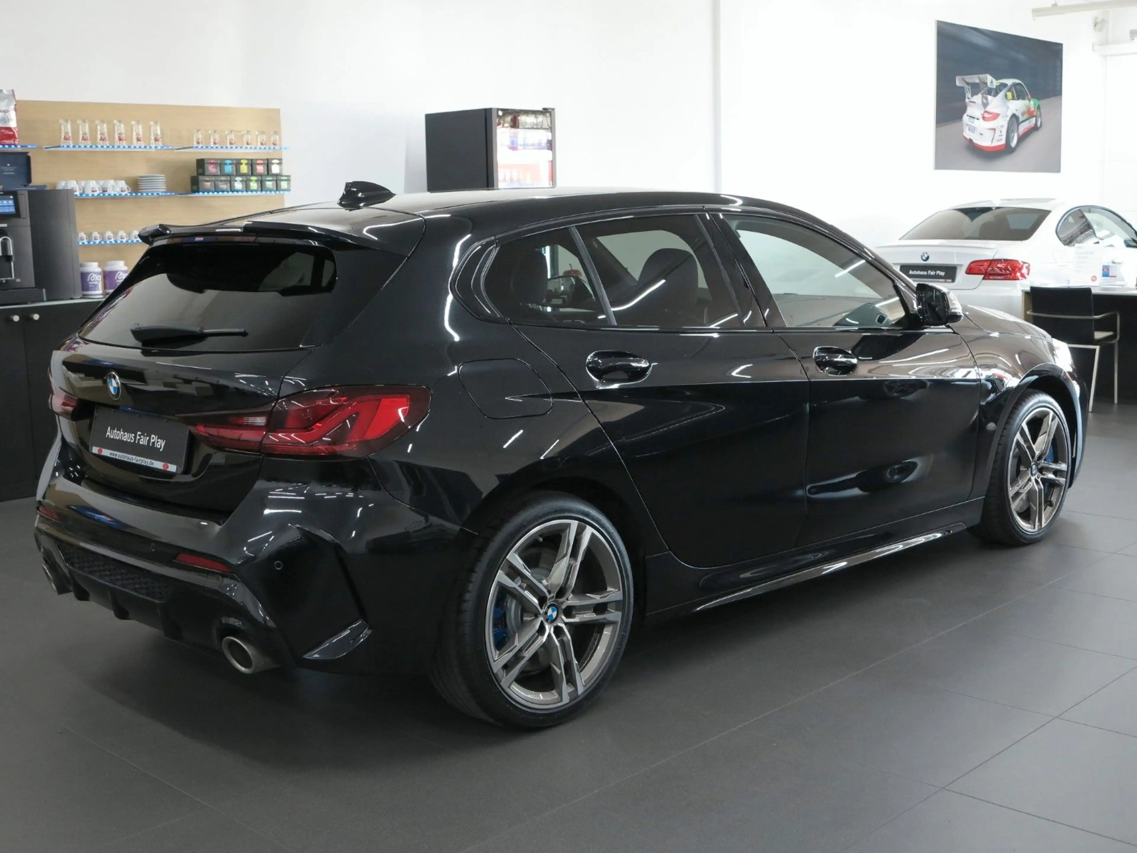 BMW 135 i xDrive Aut. NAVI/LED/2.HAND/UNFALLFREI! — photo 4