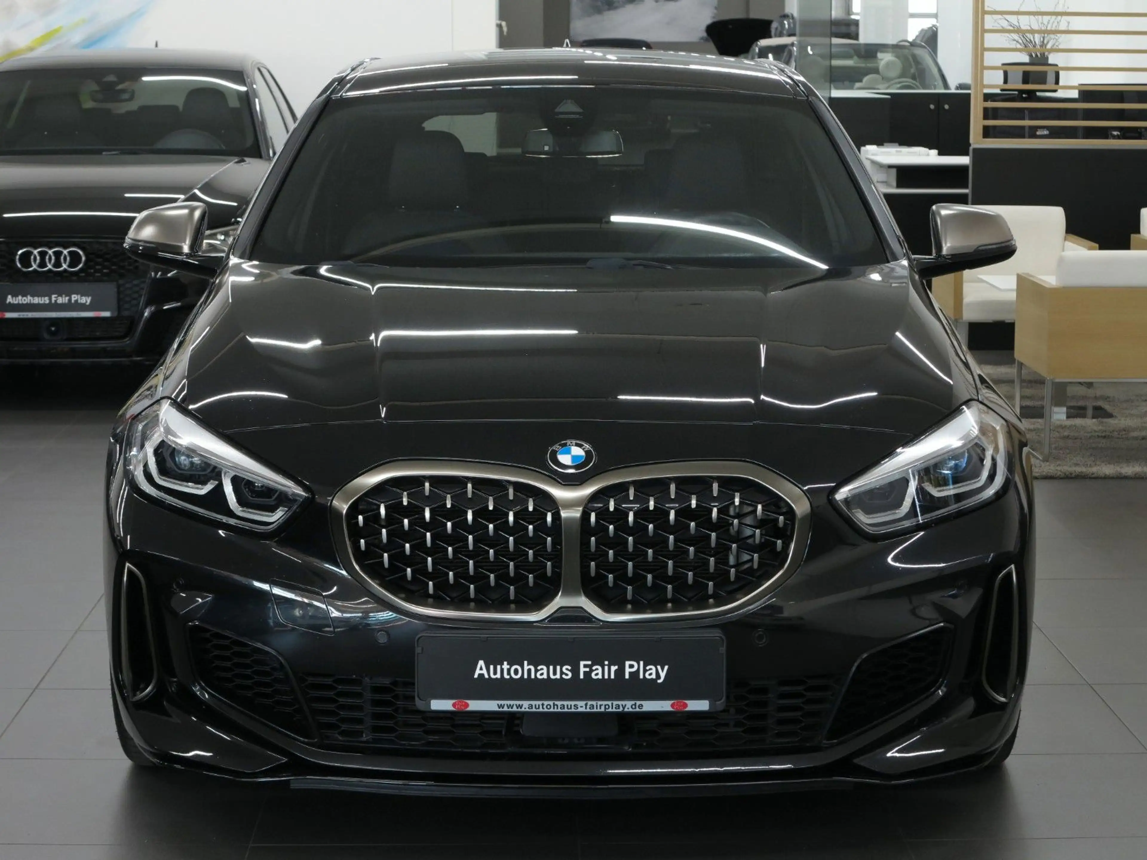 BMW 135 i xDrive Aut. NAVI/LED/2.HAND/UNFALLFREI! — photo 2