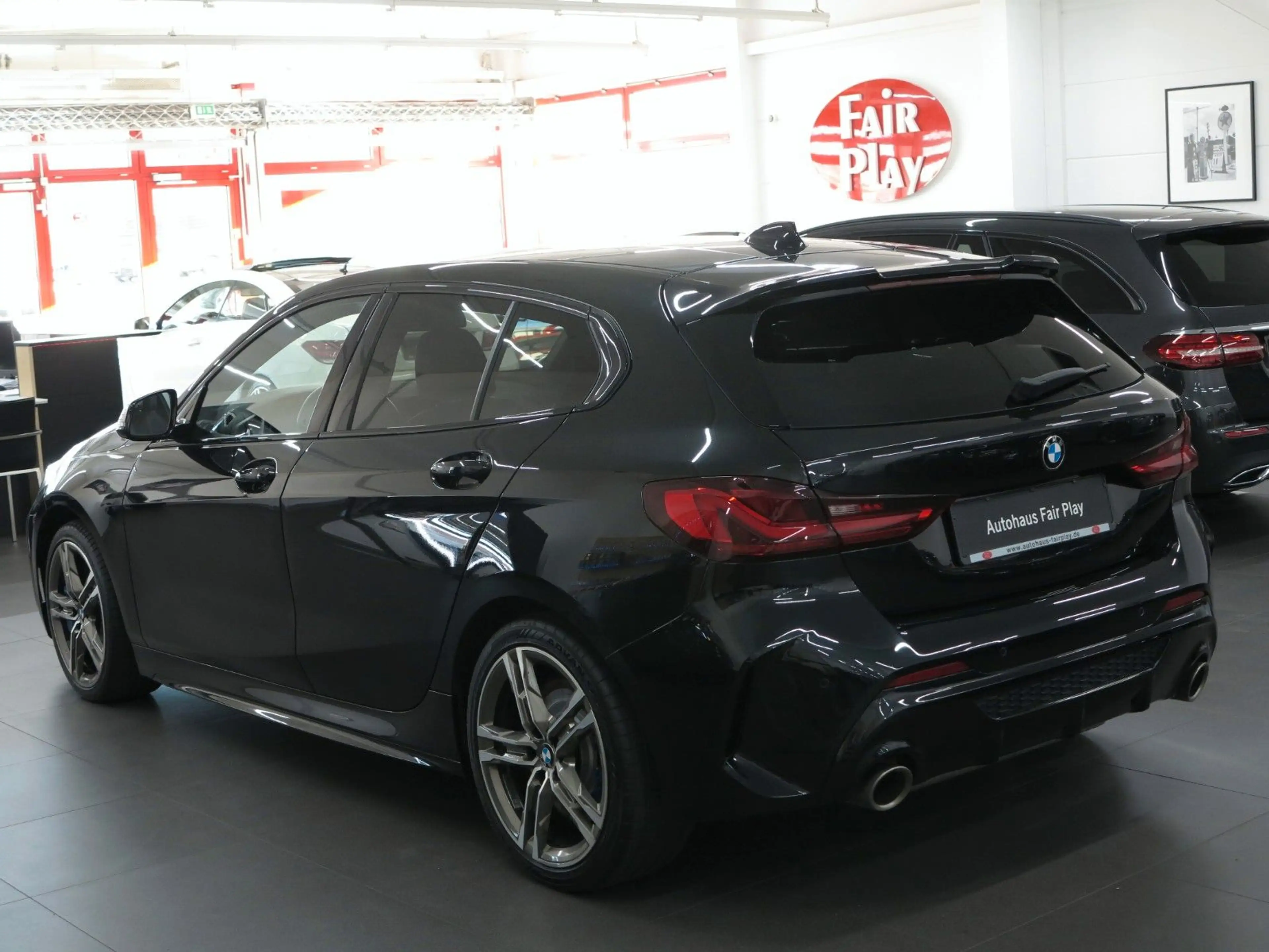 BMW 135 i xDrive Aut. NAVI/LED/2.HAND/UNFALLFREI! — photo 6