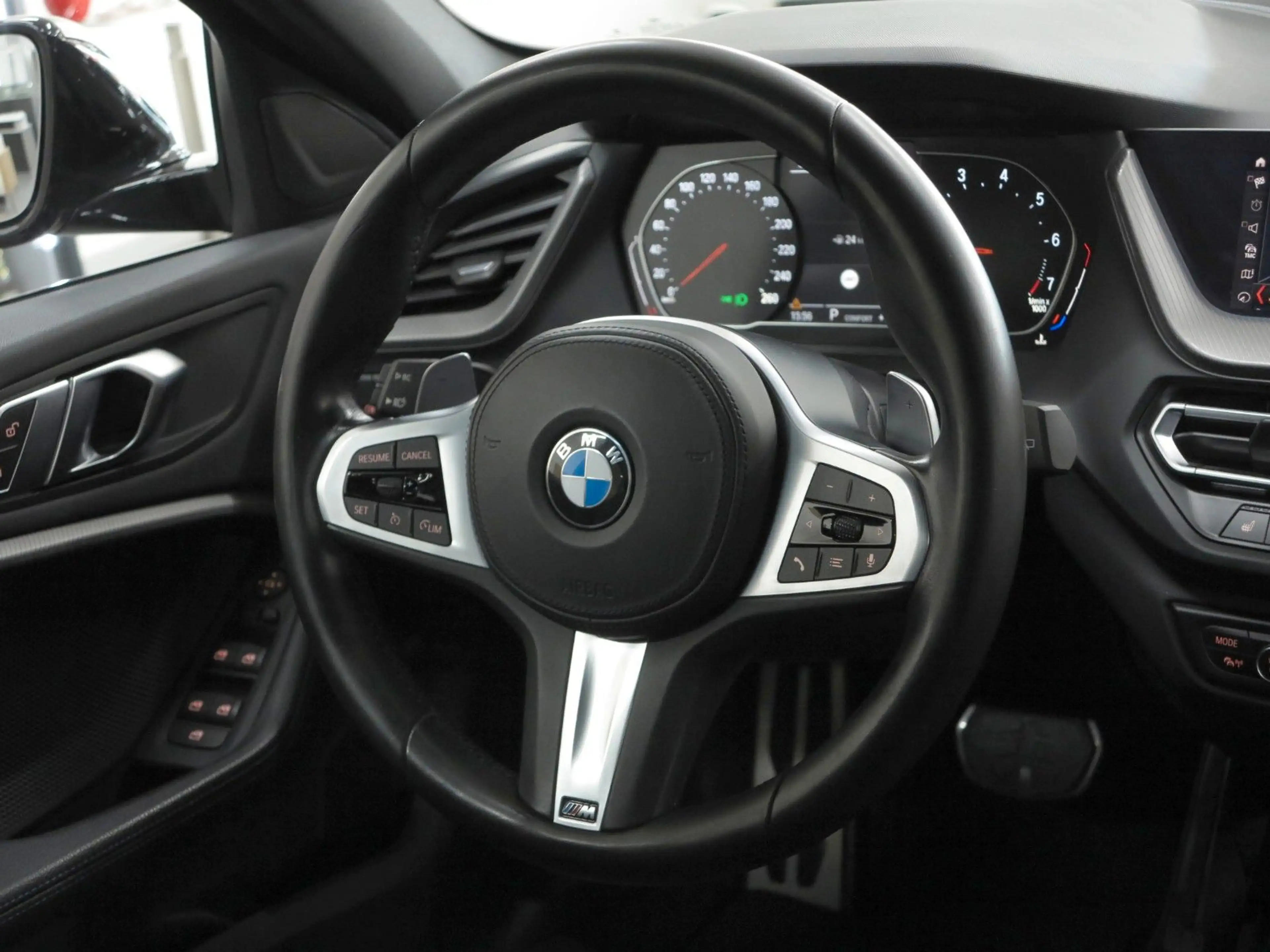 BMW 135 i xDrive Aut. NAVI/LED/2.HAND/UNFALLFREI! — photo 11