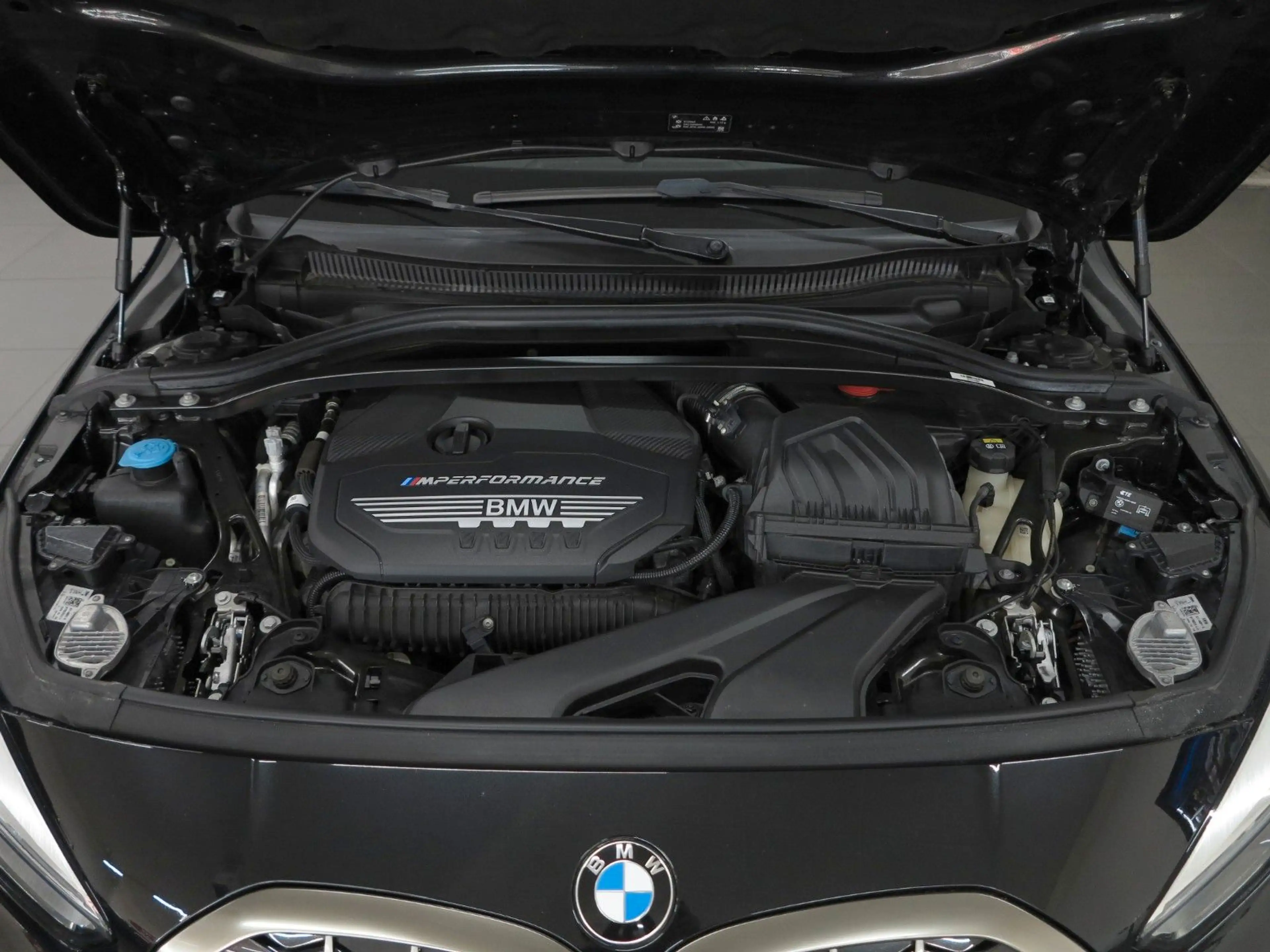 BMW 135 i xDrive Aut. NAVI/LED/2.HAND/UNFALLFREI! — photo 8
