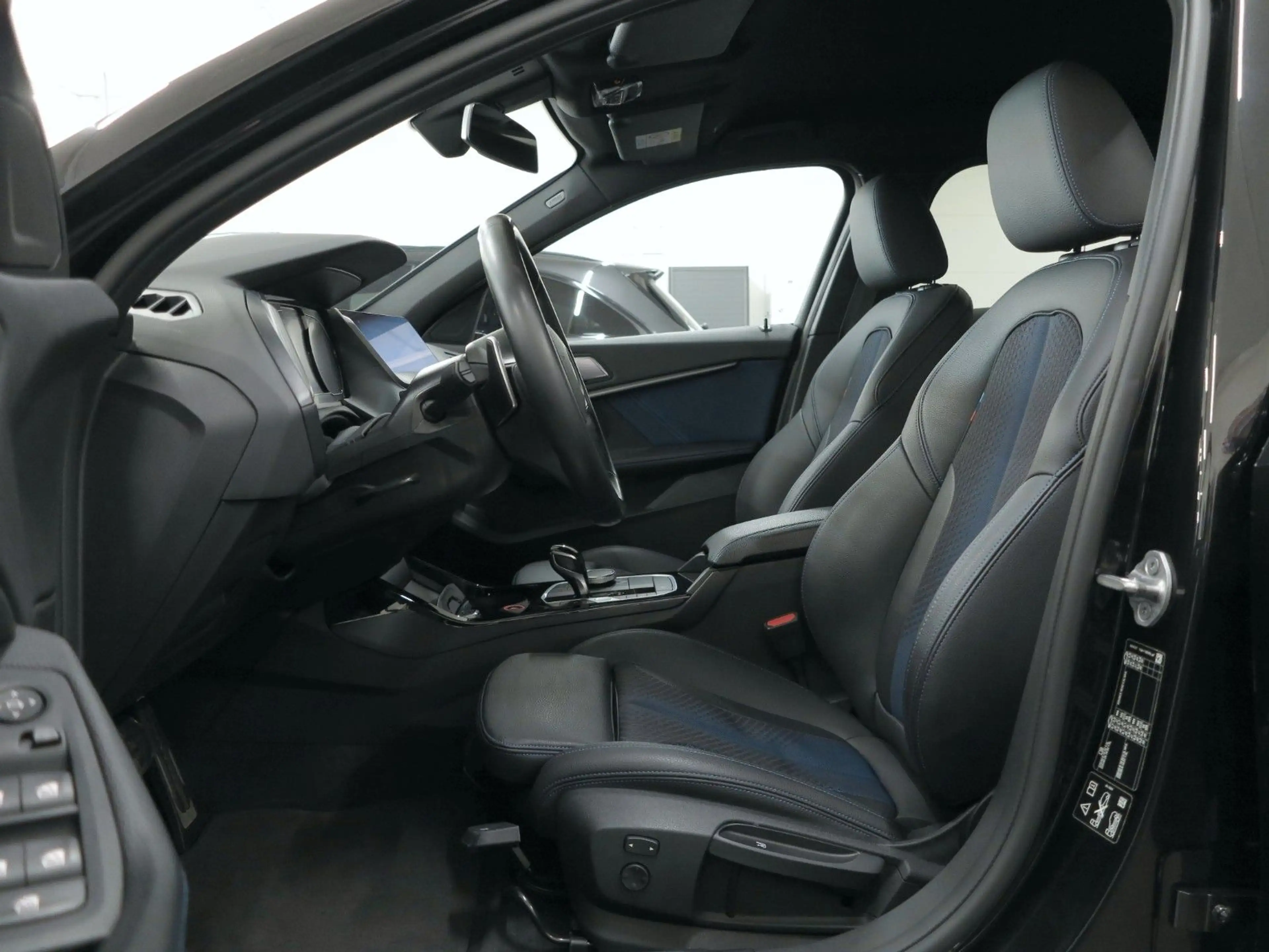 BMW 135 i xDrive Aut. NAVI/LED/2.HAND/UNFALLFREI! — photo 14