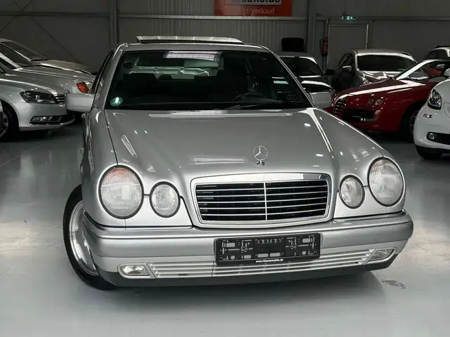 Mercedes-Benz E 240 2Hand Top Zustand Tempomat Sitzheizung