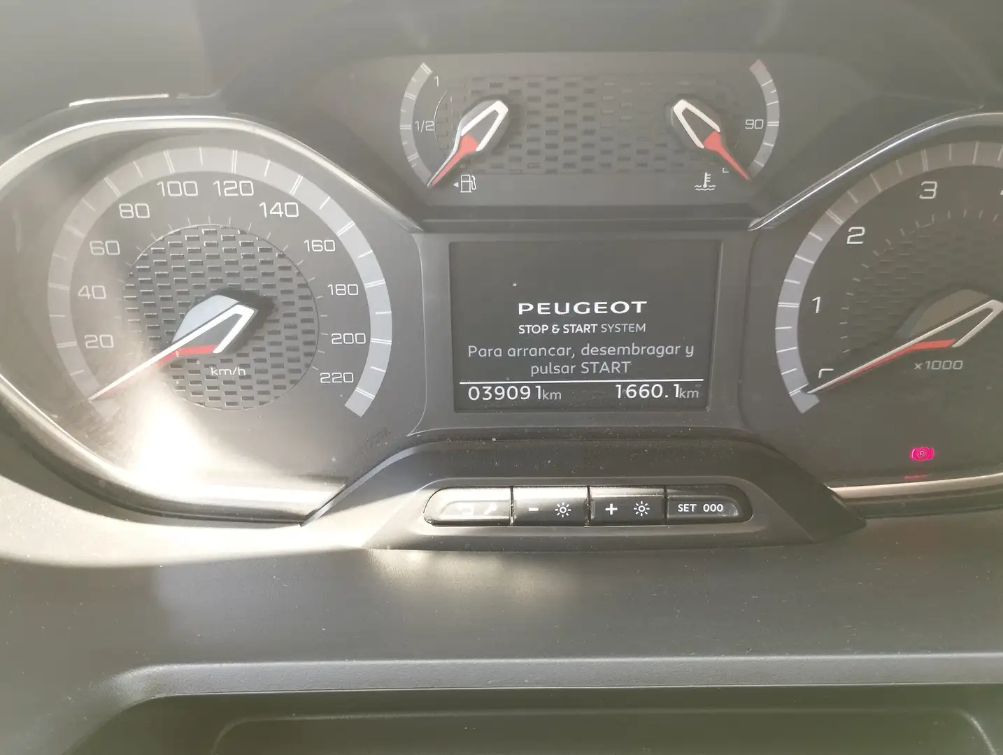 Peugeot Rifter 1.5BlueHDi S smeđa - 2