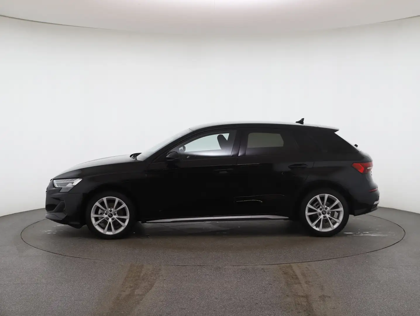 Audi A3 30 TFSI Schwarz - 2