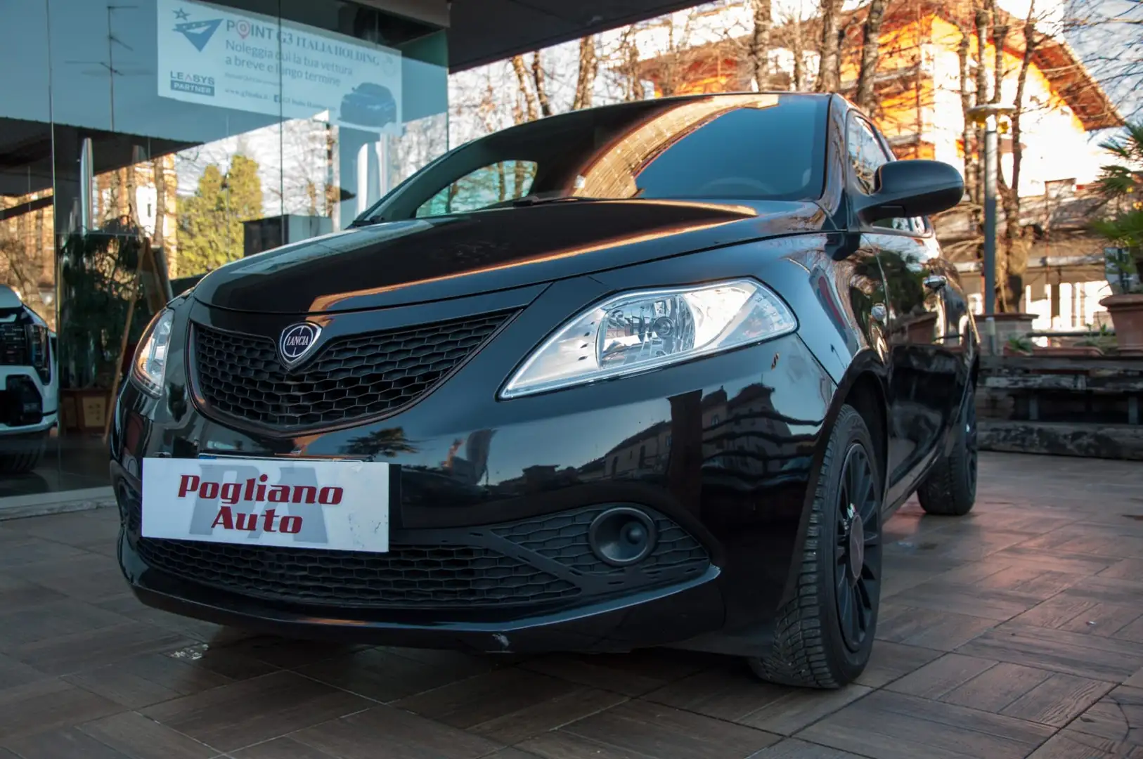 Lancia Ypsilon Ypsilon III 2015 1.2 Gold ecochic Gpl 69cv my19 Noir - 1