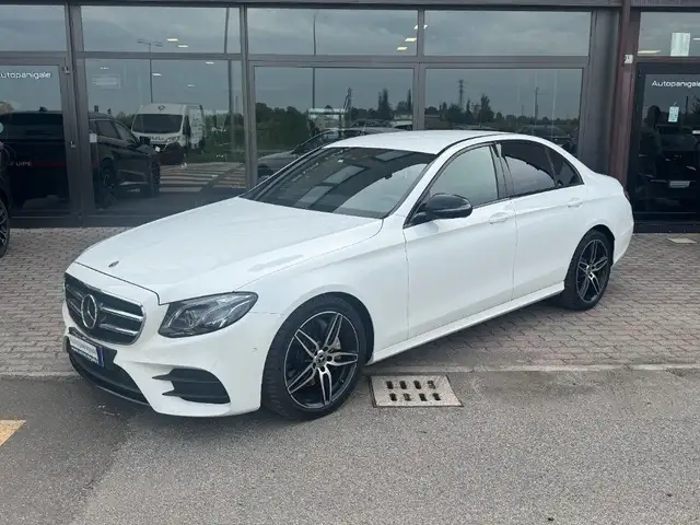 Mercedes-Benz E 300 Premium AMG