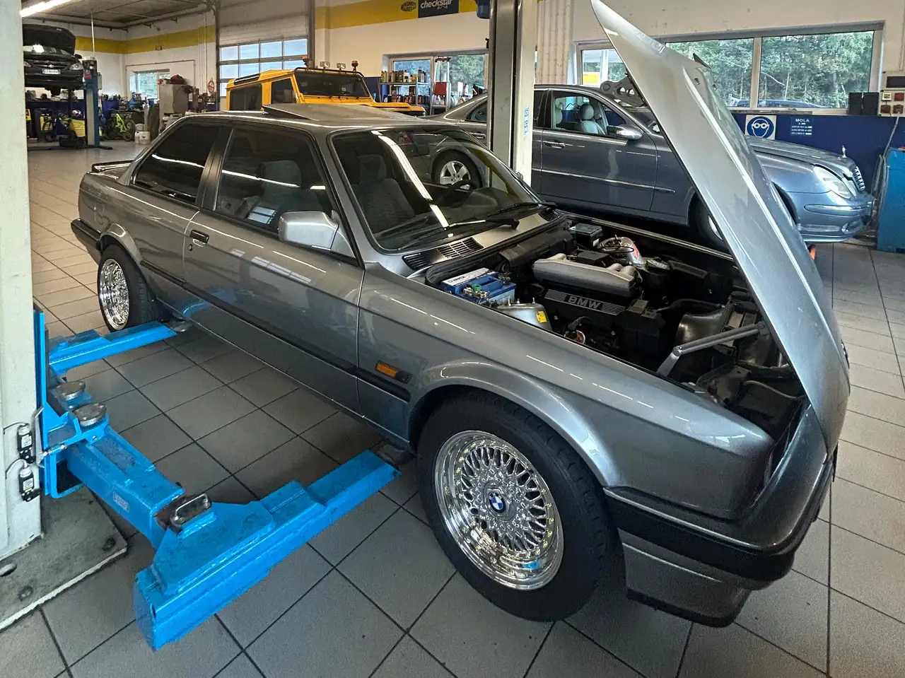 BMW 318i, foto 1