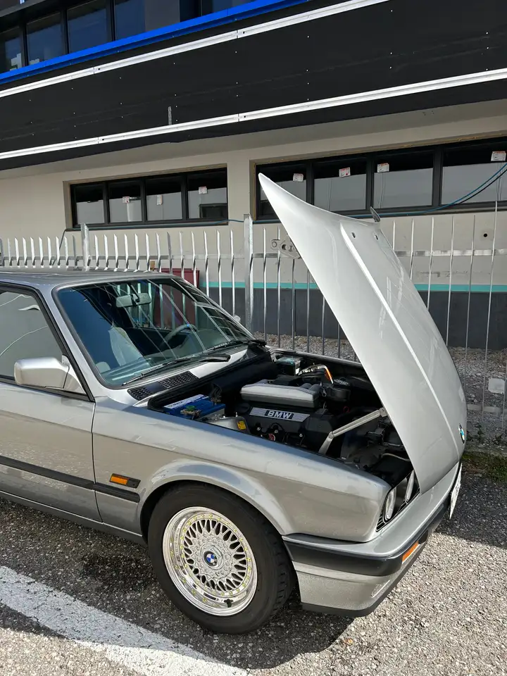 BMW 318i, foto 2