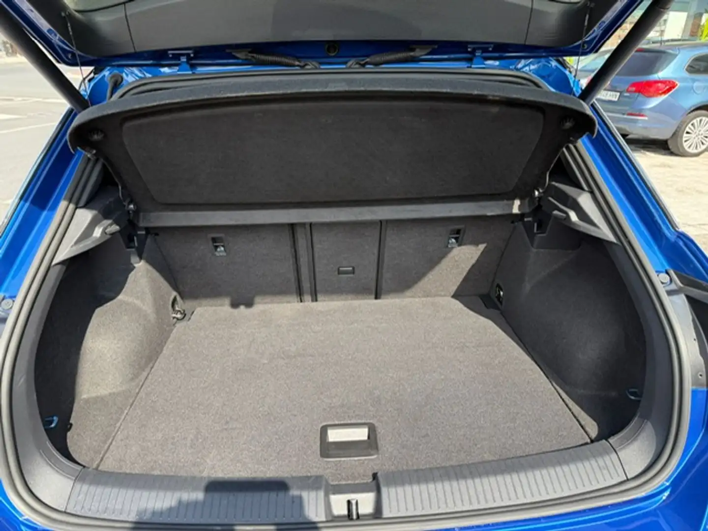 Volkswagen T-Roc 1.6TDI Sport Azul - 2