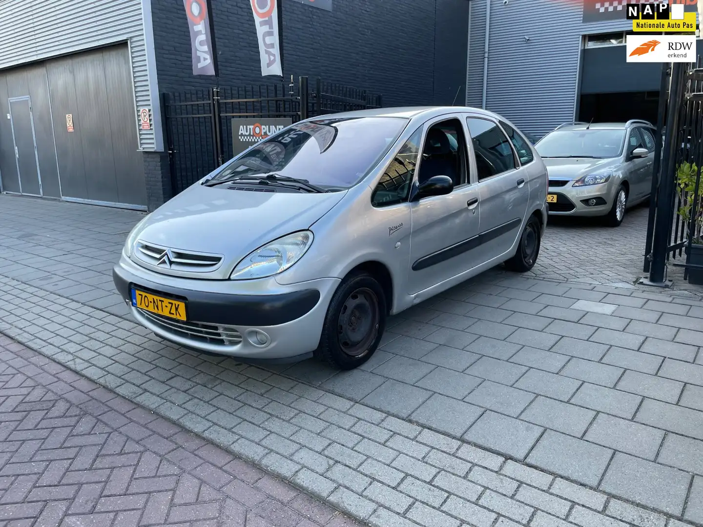 Citroen Xsara Picasso 1.8i-16V Différence 2e Eigenaar! Trekhaak Airco NA Grau - 1