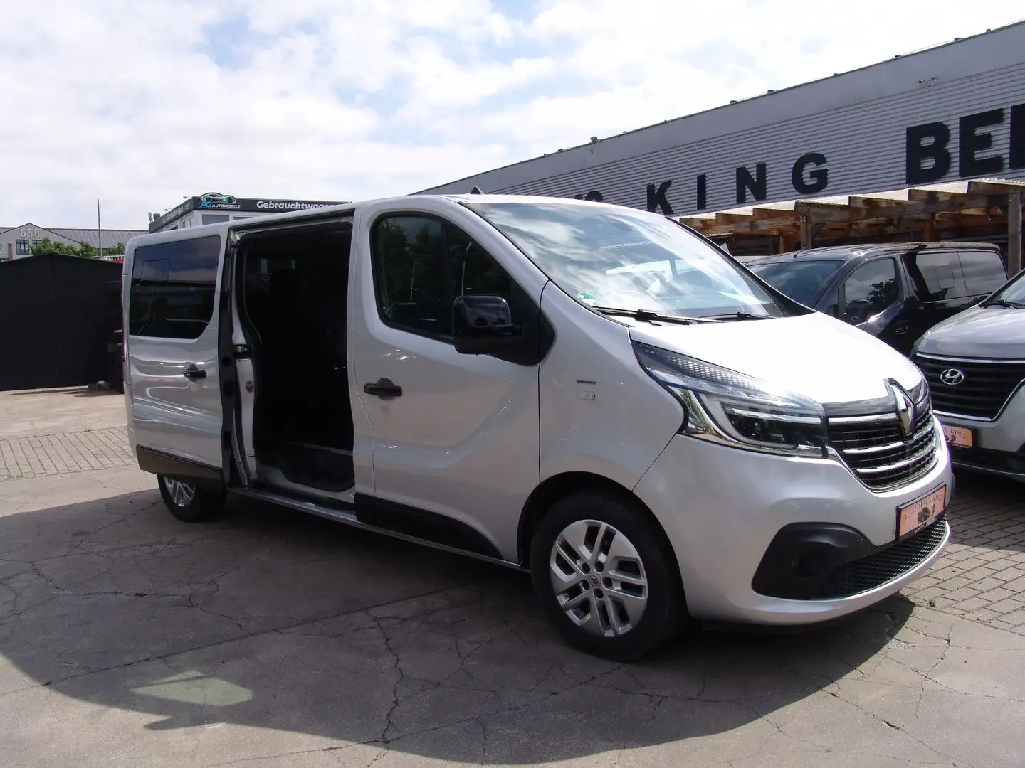 Renault Trafic Space Class L2-Autom/8Sit/Deluxe/NAVI Silber - 2
