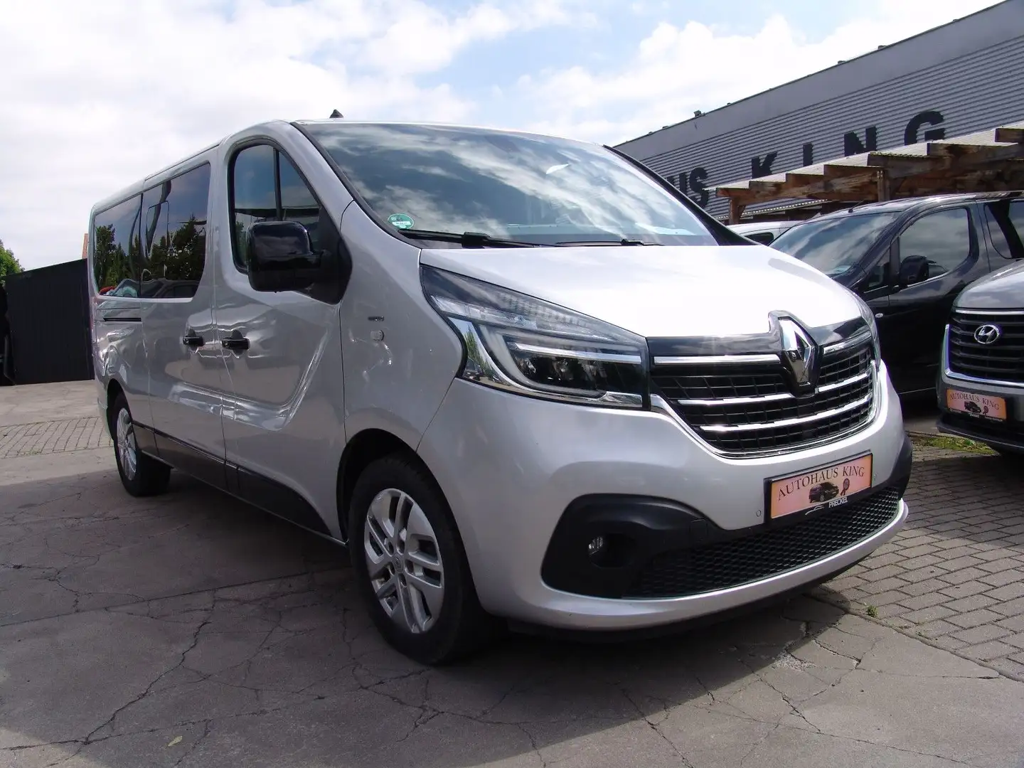 Renault Trafic Space Class L2-Autom/8Sit/Deluxe/NAVI Silber - 1