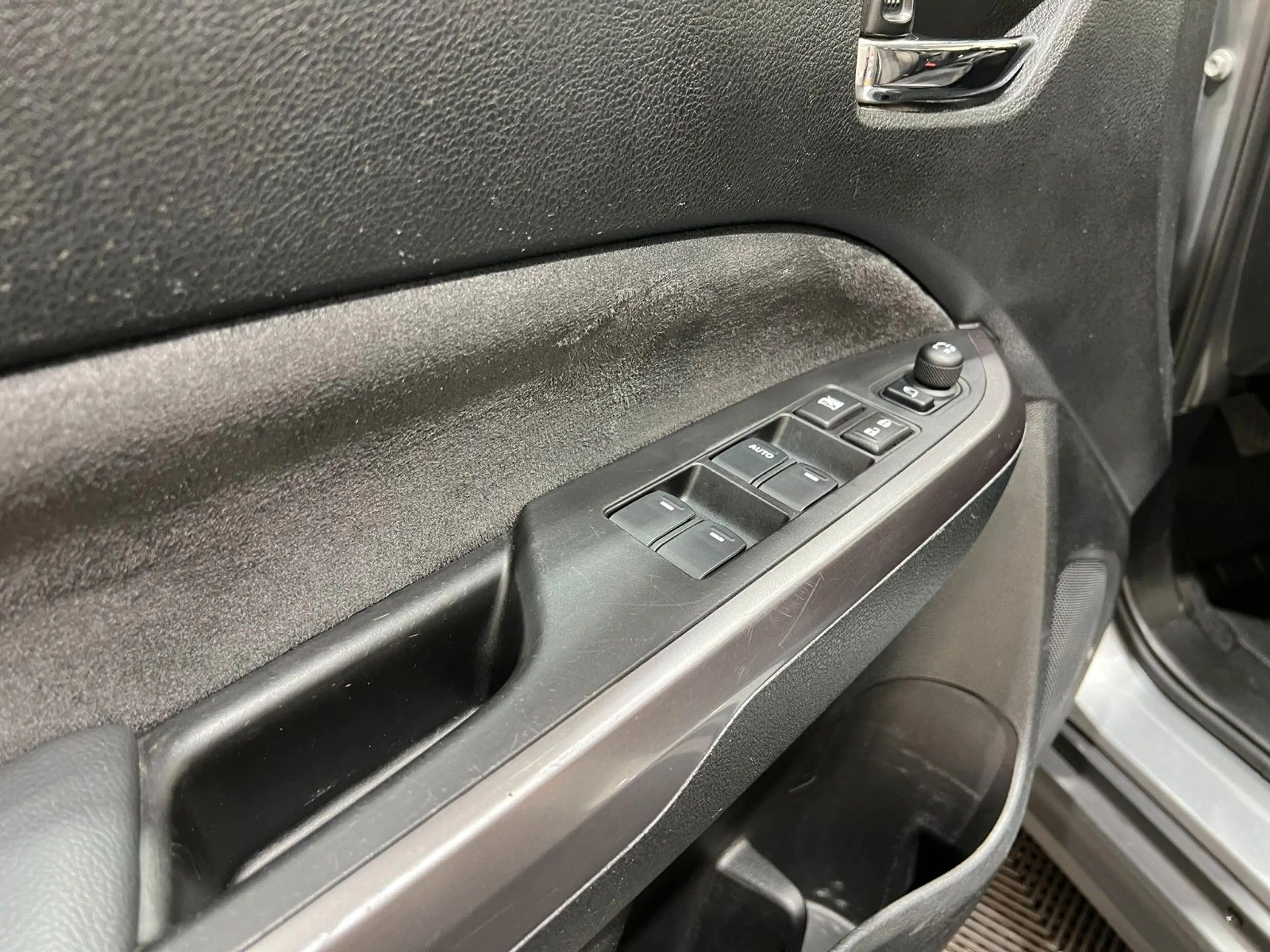 Suzuki Vitara Comfort + / Pano. / LED / Allgrip — photo 13