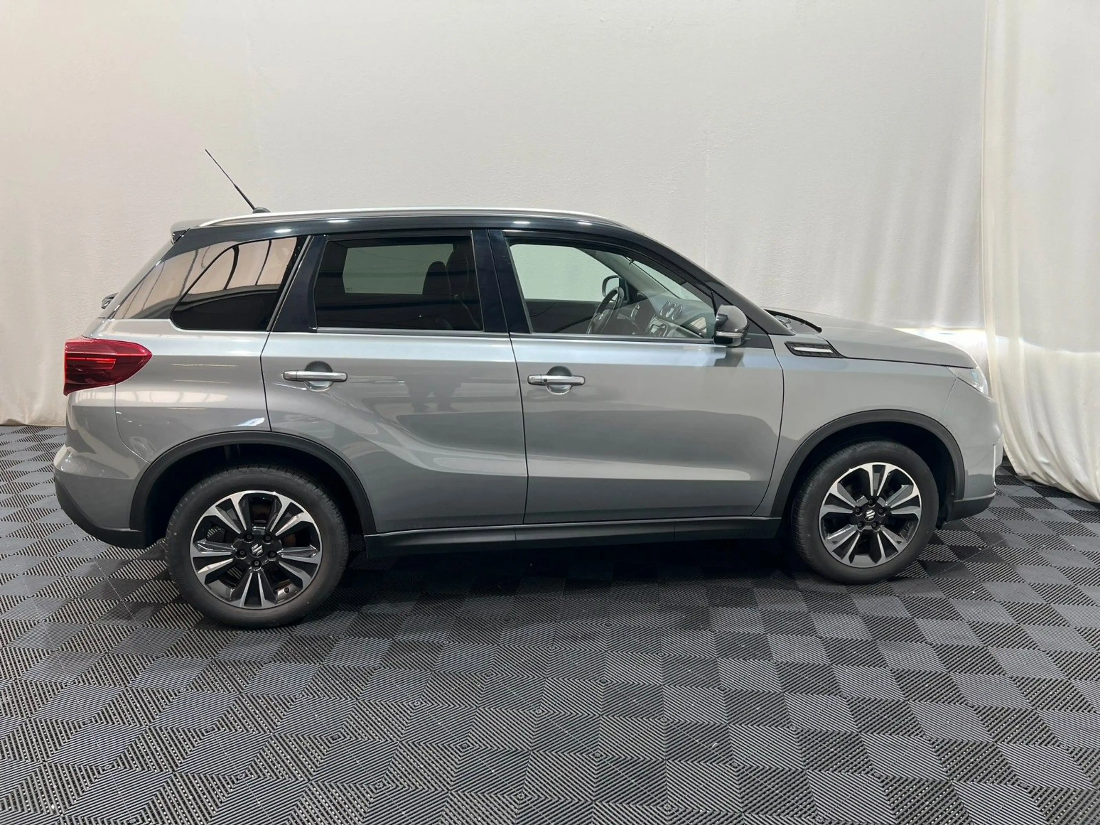 Suzuki Vitara Comfort + / Pano. / LED / Allgrip — photo 8