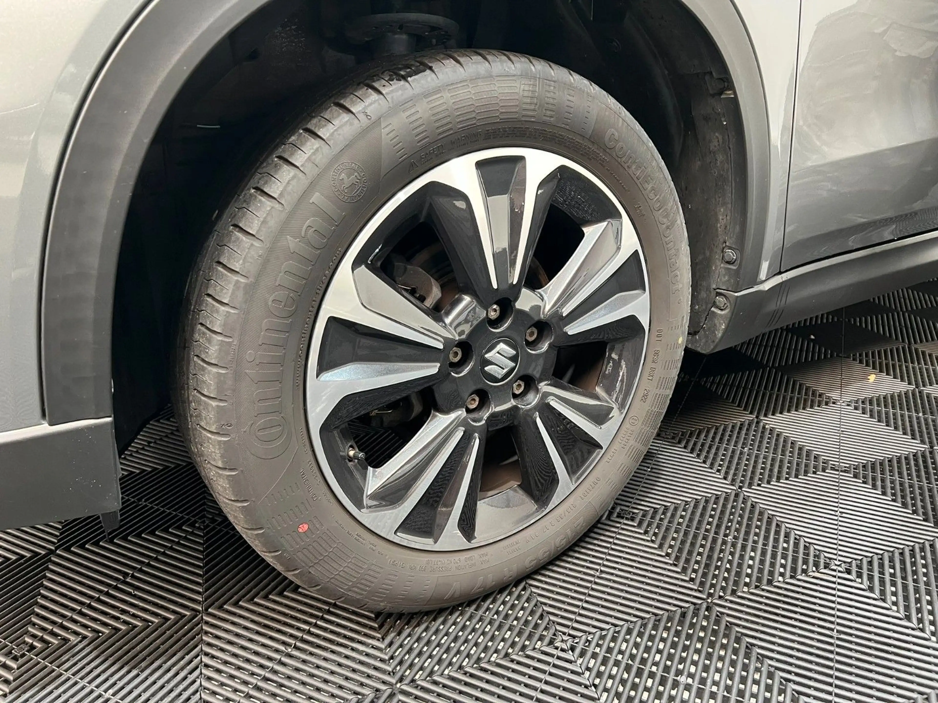 Suzuki Vitara Comfort + / Pano. / LED / Allgrip — photo 10