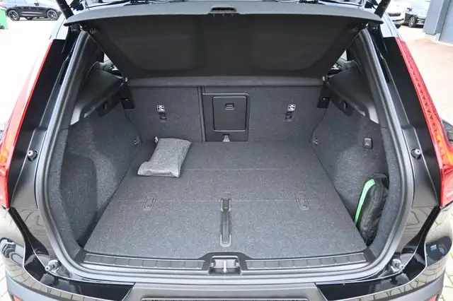 Volvo XC40 view 15