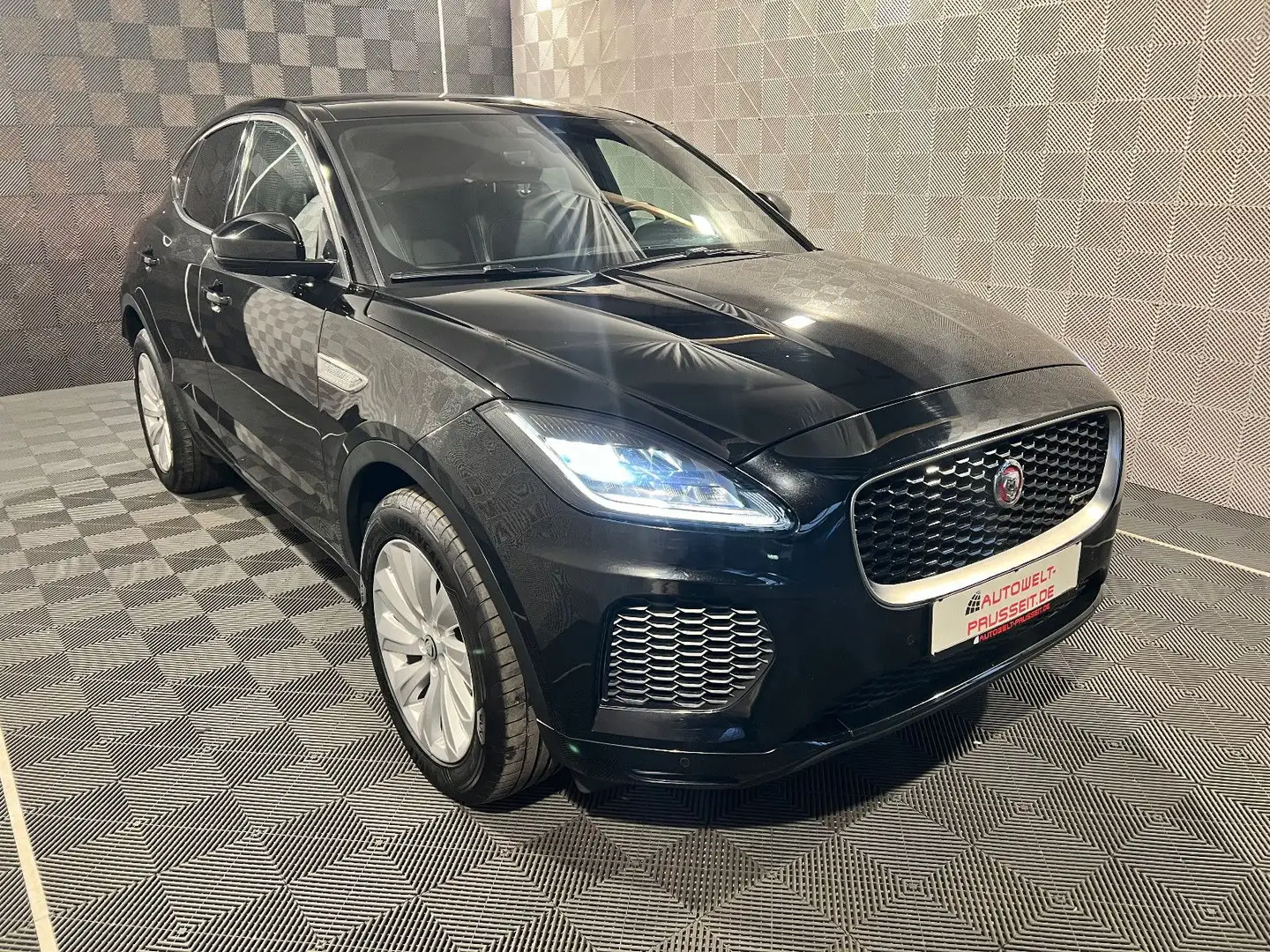Jaguar E-Pace AWD*R-Dynamic S* LED-ACC-R.KAM-PANO-19" Schwarz - 1