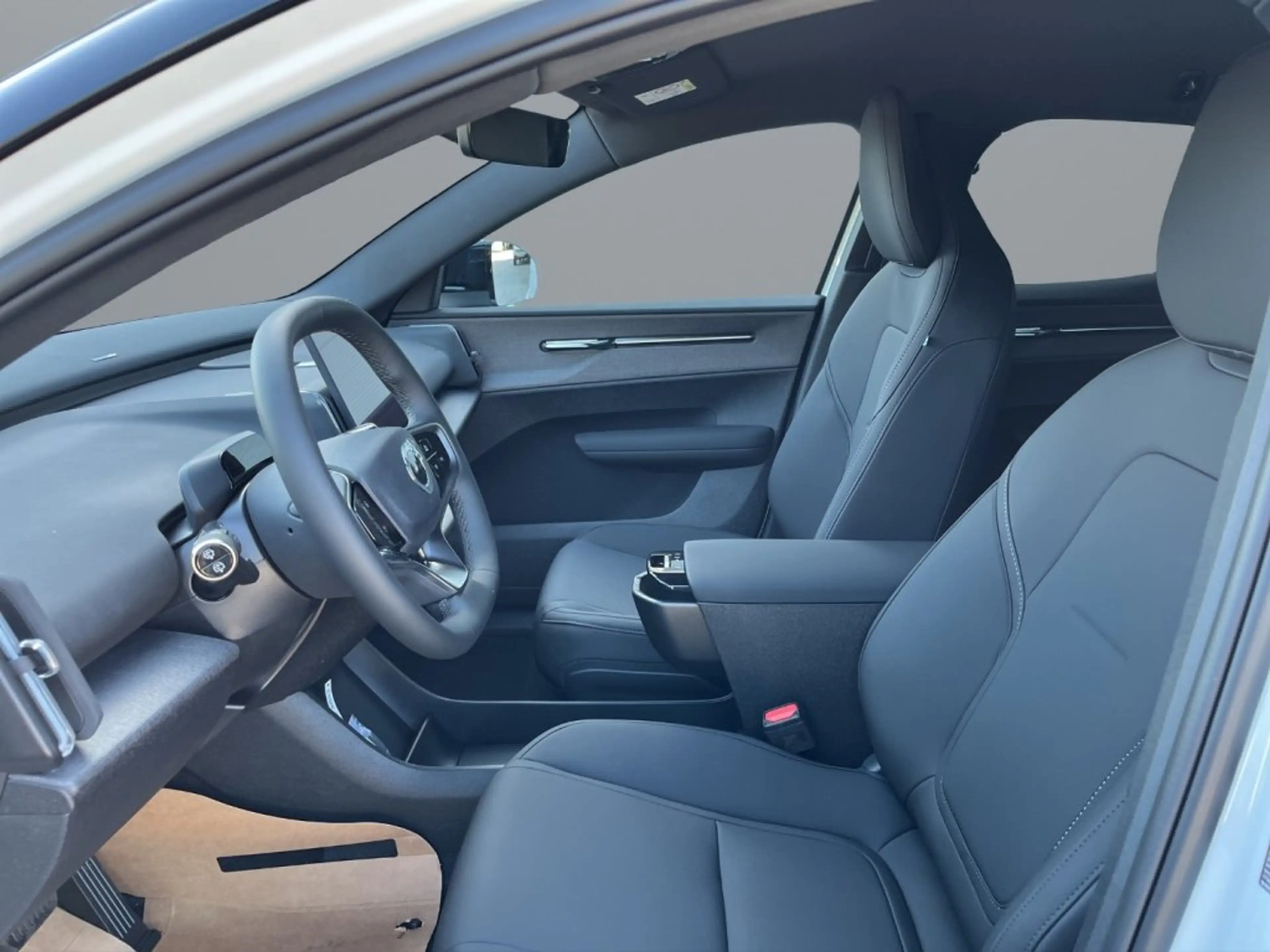 Volvo EX30 Cross Country Plus, P5 Long Range Vollelektrisch — photo 9