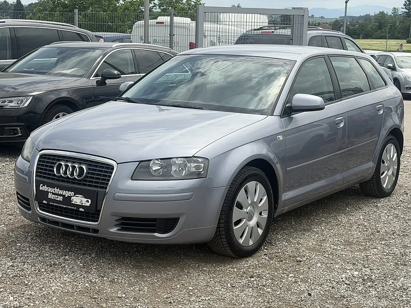 Audi A3 SB 1,6 Attraction Tiptronic Grau - 1