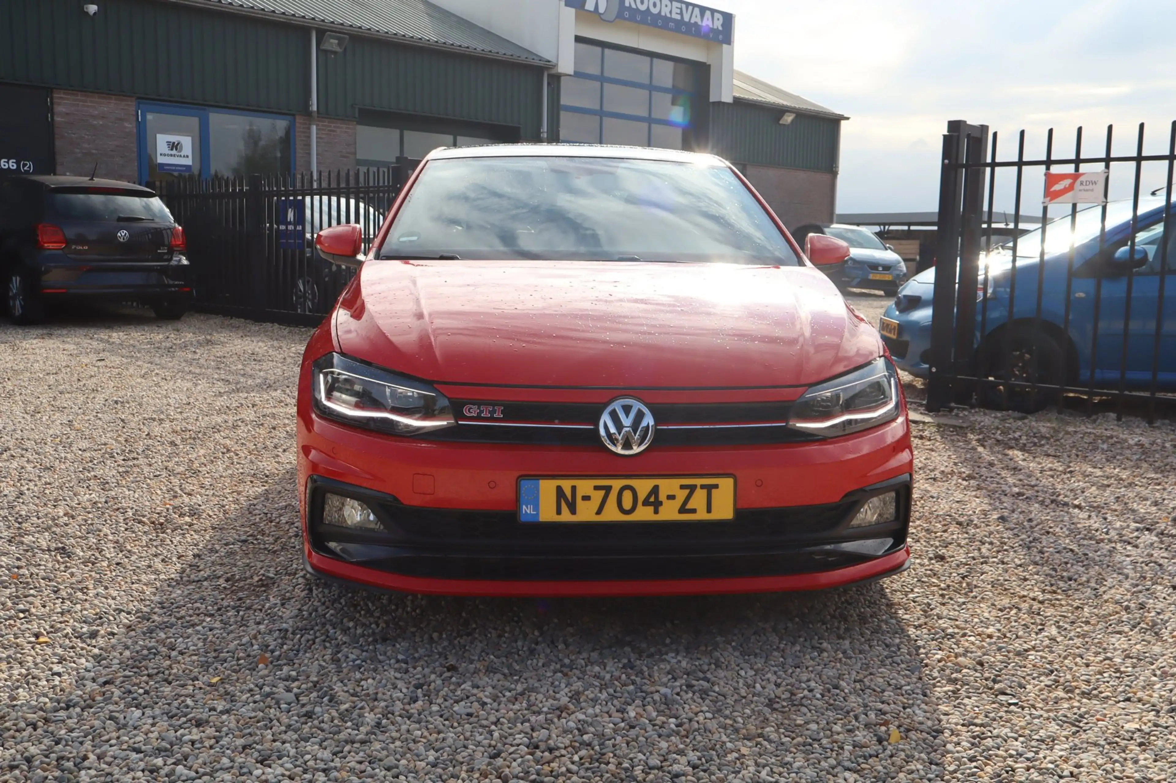 Volkswagen Polo GTI 2.0 TSI PANO 280 PK TREKHAAK 0Z 19 INCH SCHROEFSET — photo 4