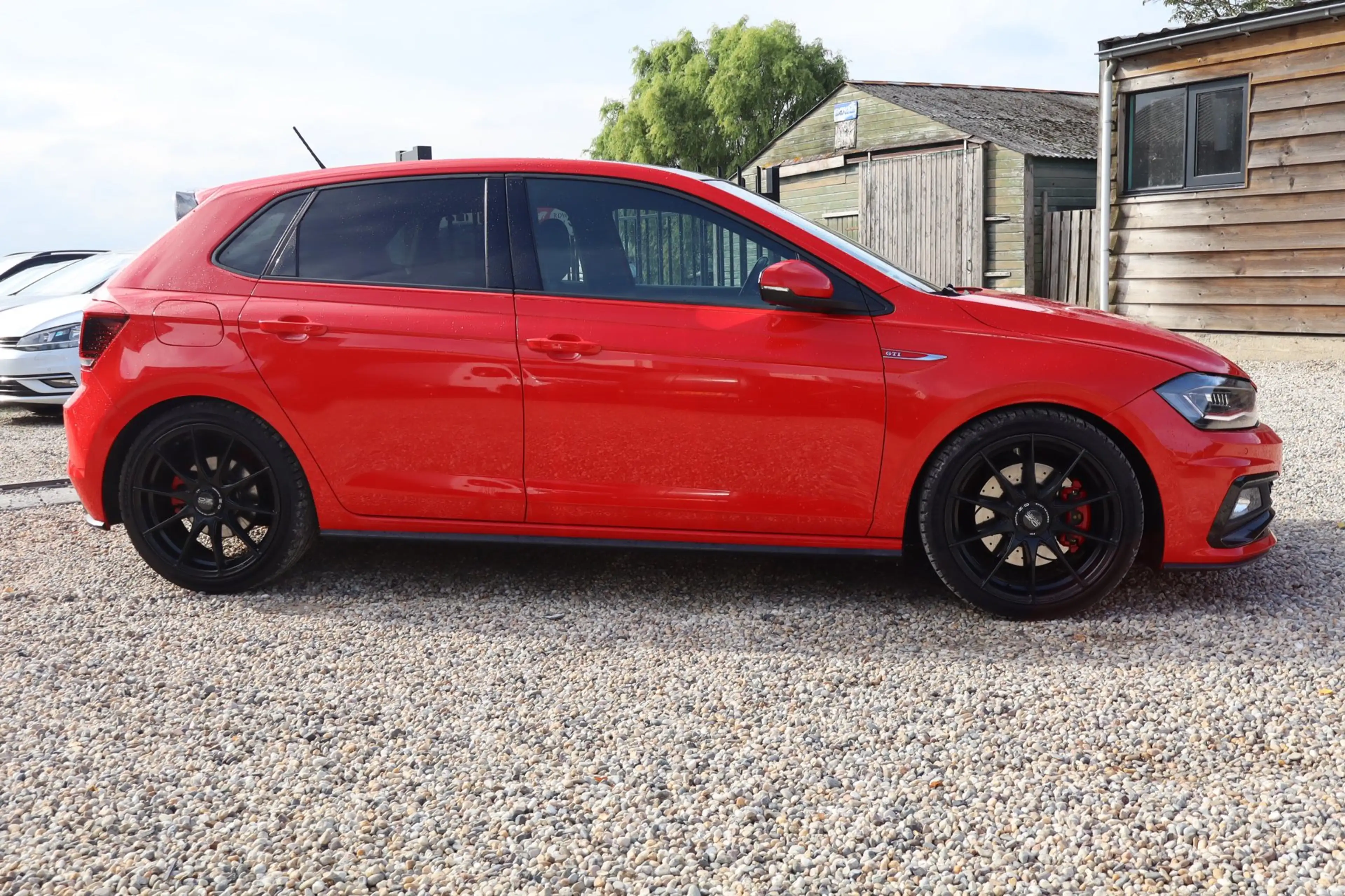 Volkswagen Polo GTI 2.0 TSI PANO 280 PK TREKHAAK 0Z 19 INCH SCHROEFSET — photo 2