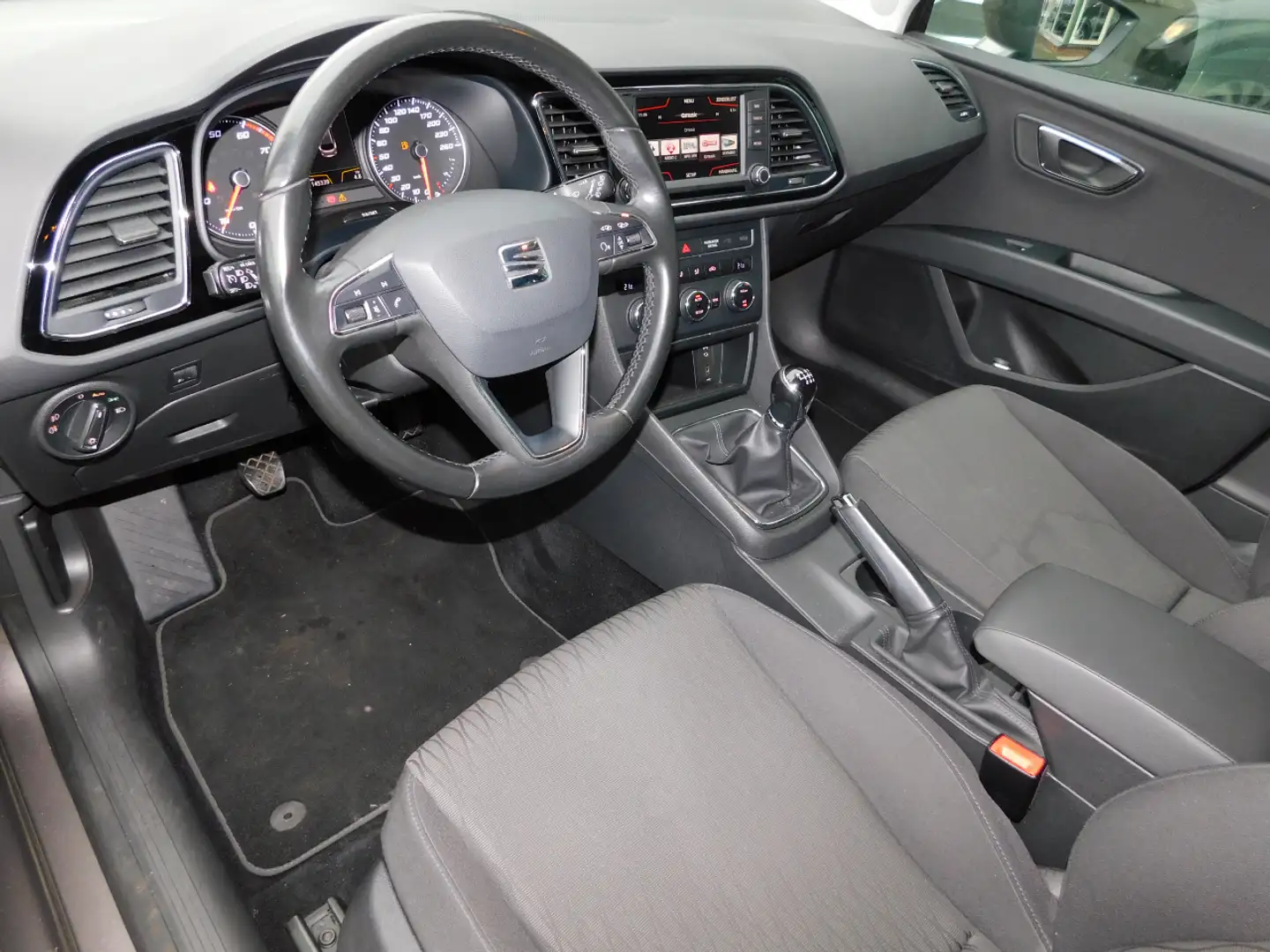 SEAT Leon ST 1.0 ECOTSI 116PK STYLE!! All- in Prijs! Grau - 2