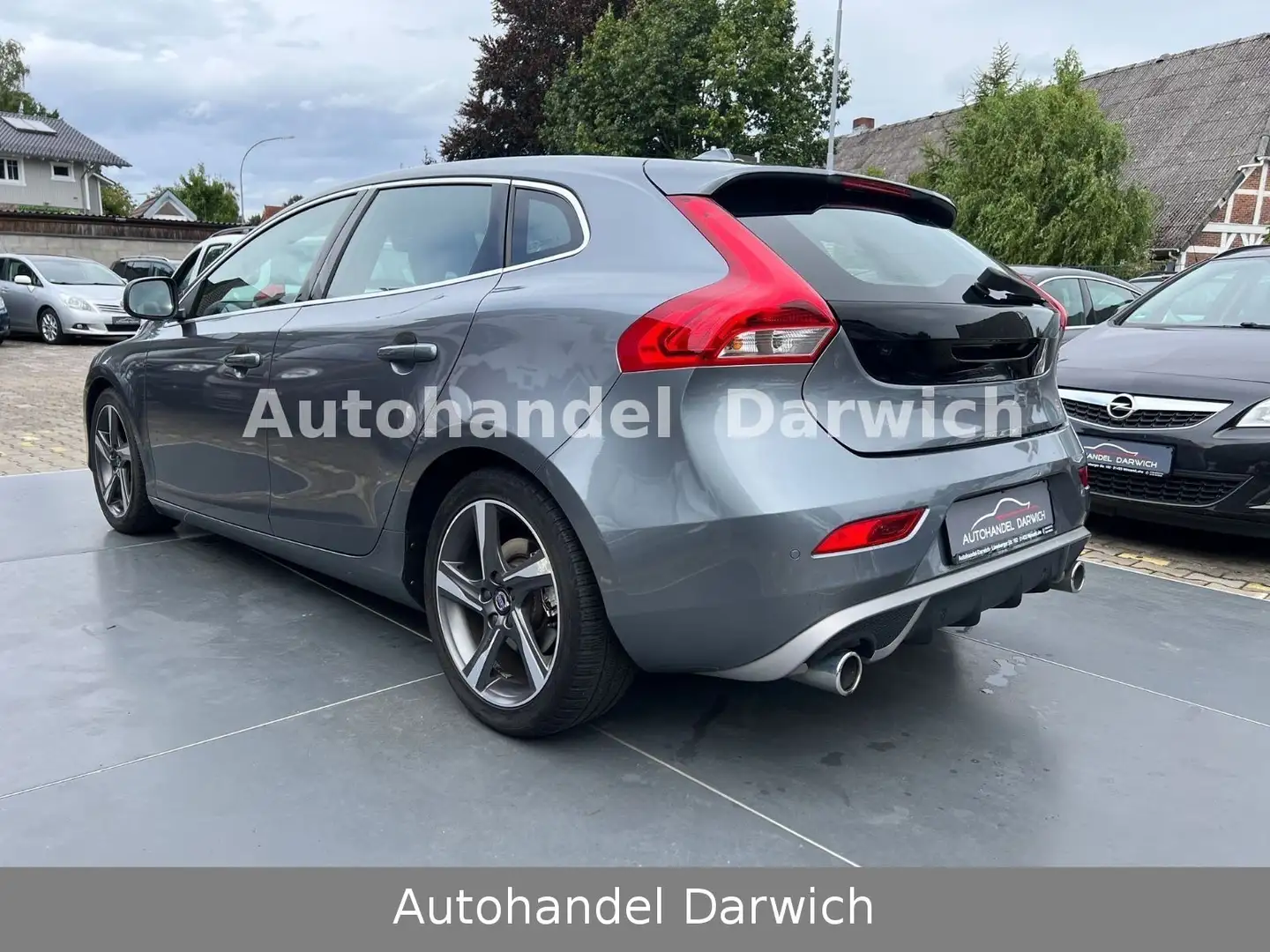 Volvo V40 D2 Kinetic+ R Design 2.Hand S.Heft Top Grau - 2