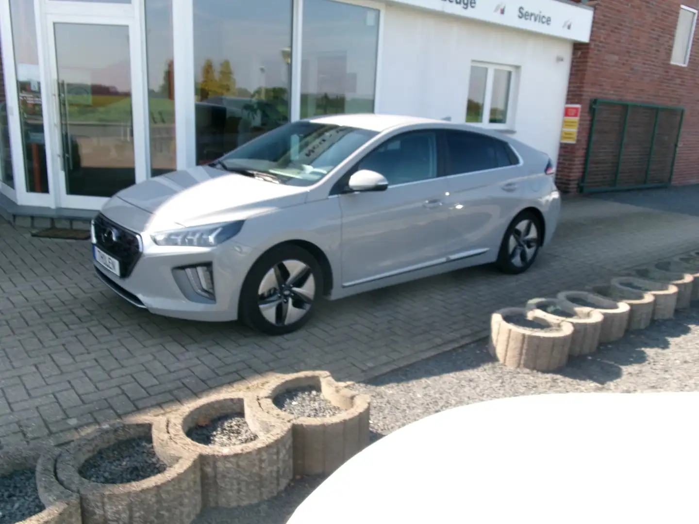 Hyundai IONIQ Ioniq 1,6 GDI Hybrid Prime LED Leder Navi SHzg Grau - 1