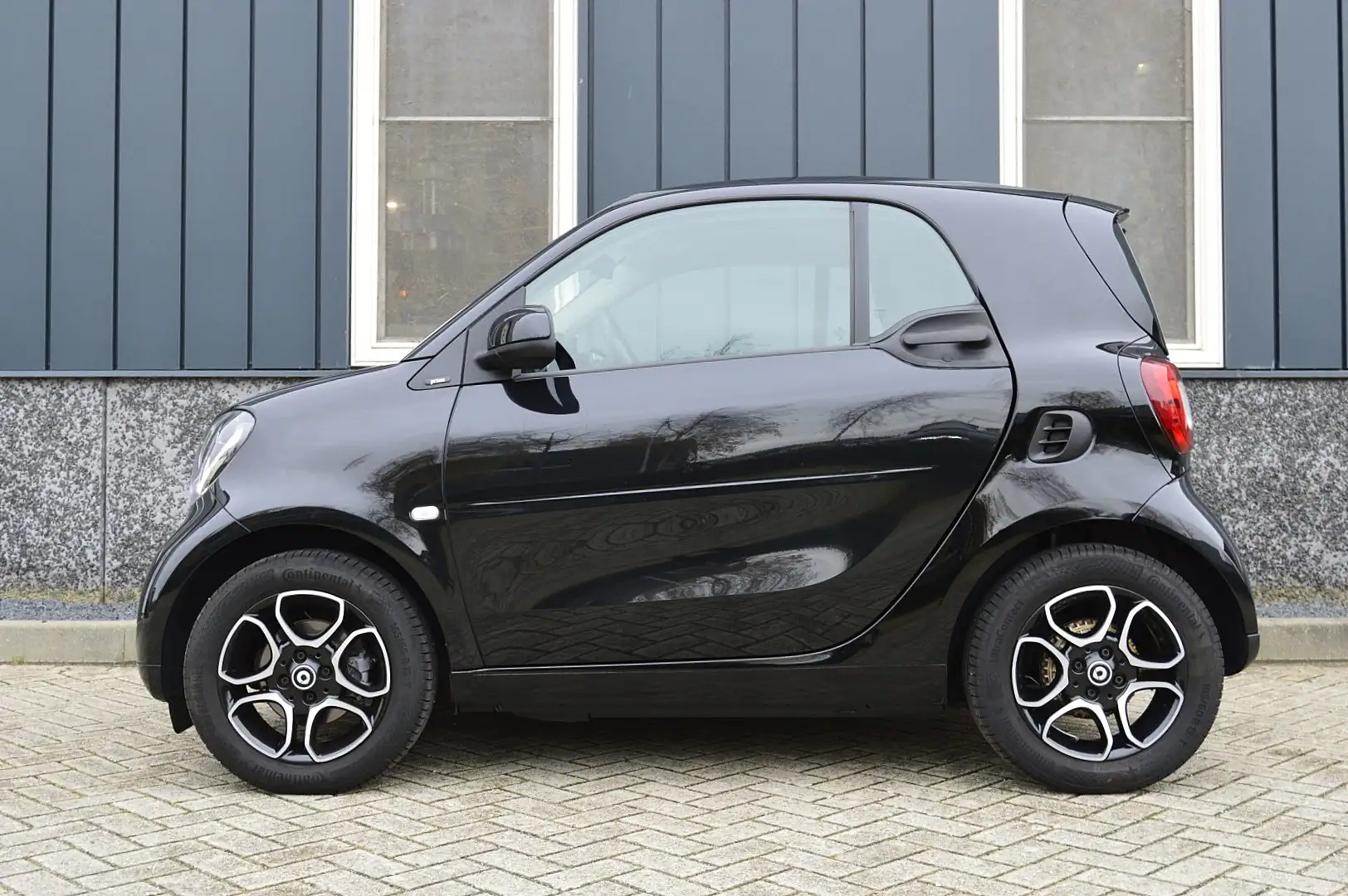 smart forTwo 1.0 Turbo Prime Rijklaarprijs-Garantie Leder Airco Zwart - 2