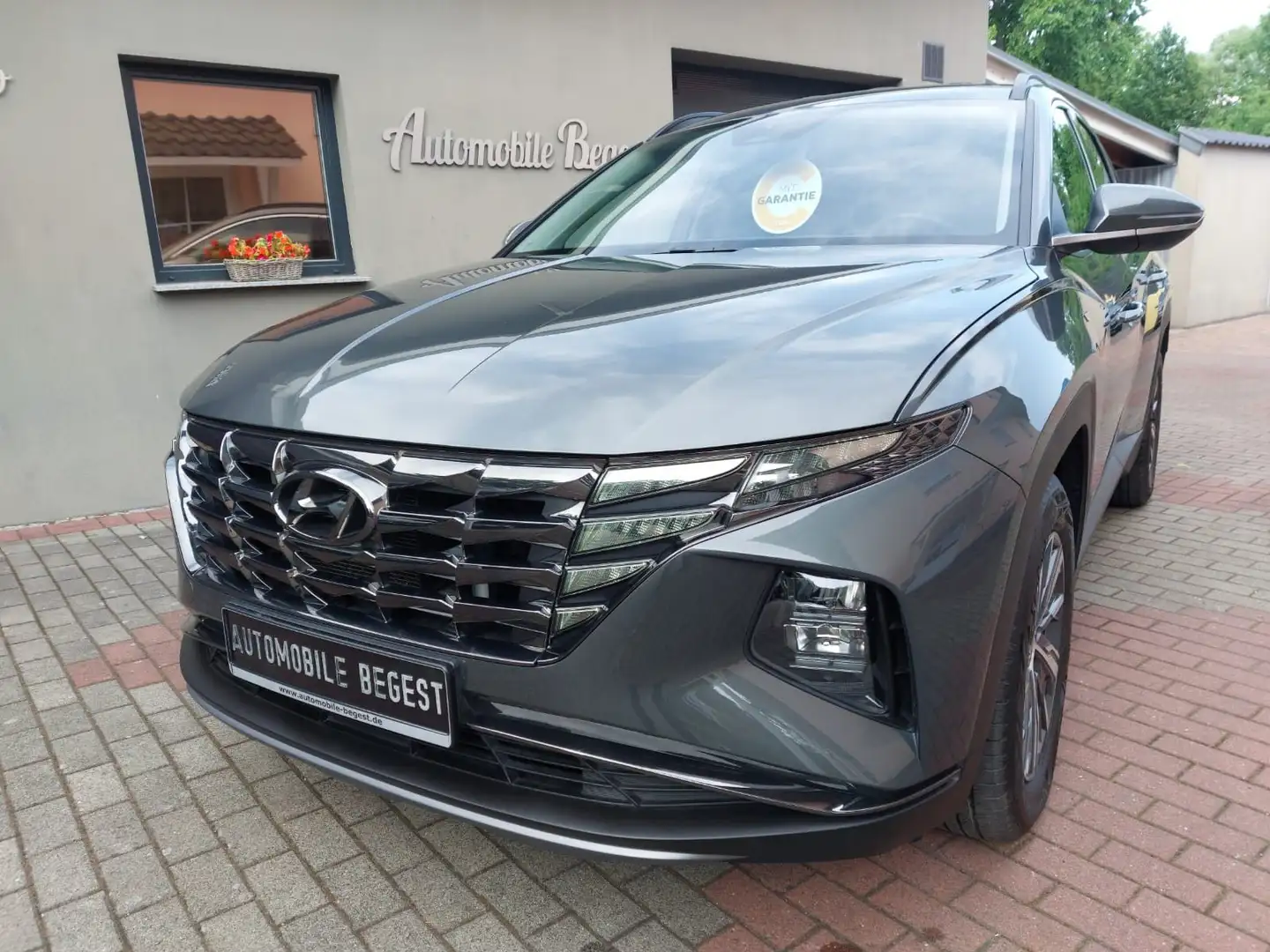 Hyundai TUCSON 1.6 CRDi 136PS+65TKM+LED+AHK+GARANTIE Grau - 1