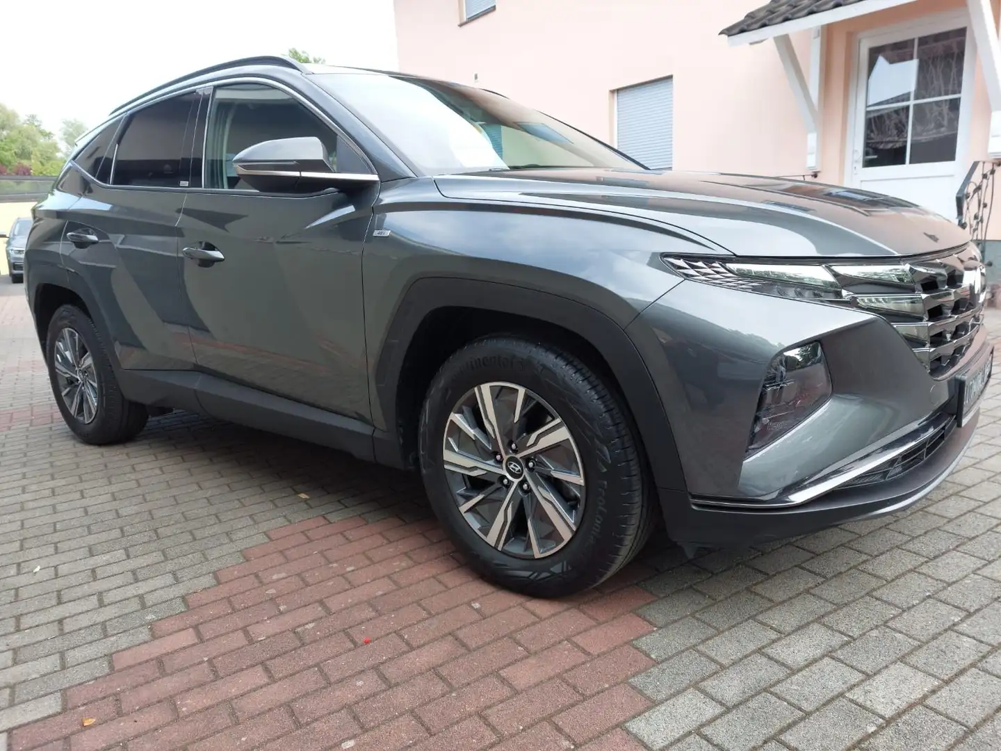 Hyundai TUCSON 1.6 CRDi 136PS+65TKM+LED+AHK+GARANTIE Grau - 2